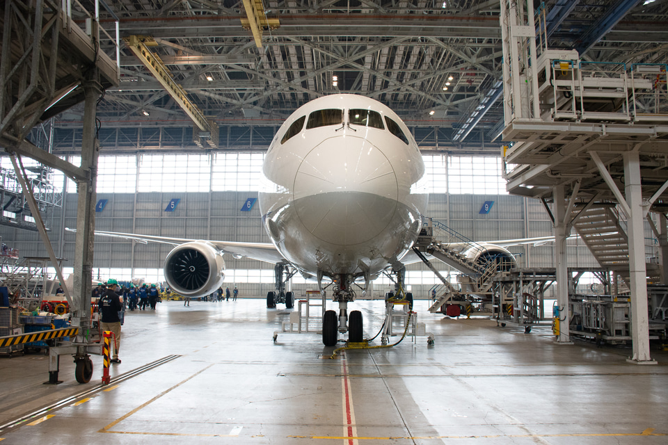 ANA、787-10国内線仕様を公開。プレミアムクラスは15.6インチ画面に