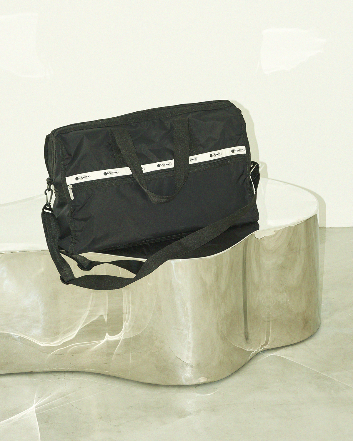 ユニセックスでも使えるボストンバッグ