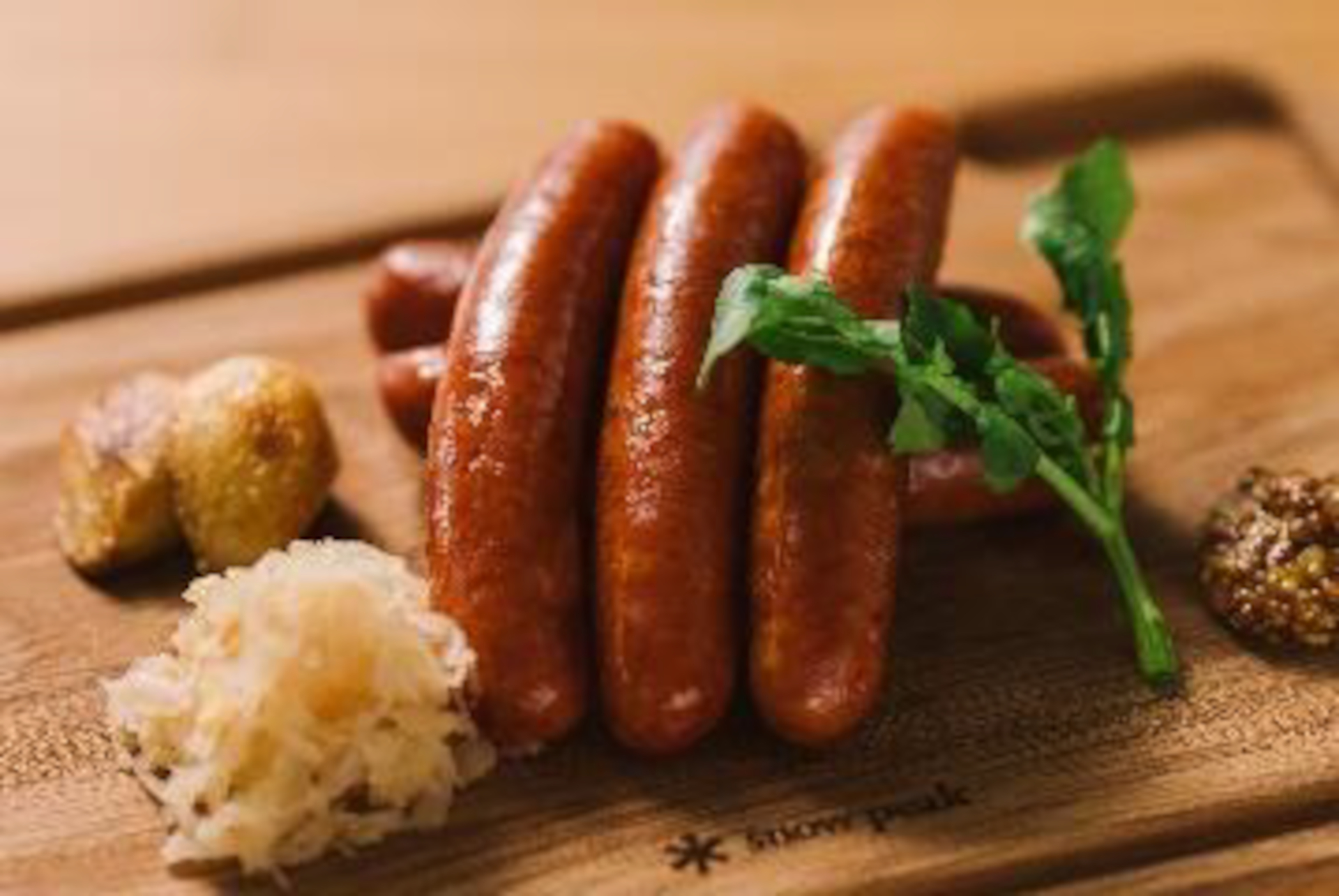 「雪室貯蔵雪ひかりポークあらびきウインナー」