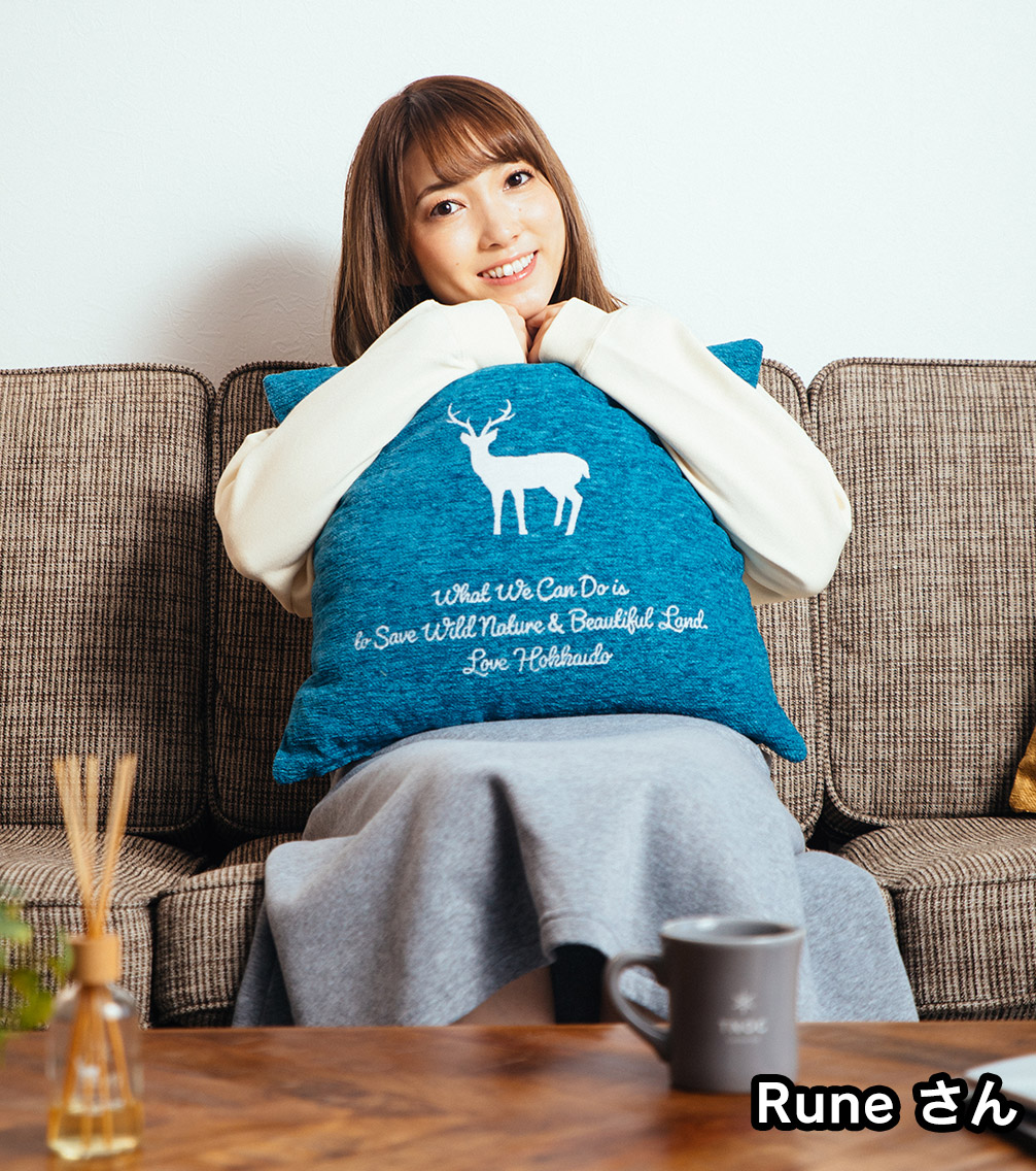 狸小路で生まれ育ったシンガーソングライターのRuneさんが「TNOC THE STORE SAPPORO T4」オープンを記念したオリジナルテーマソングを歌う