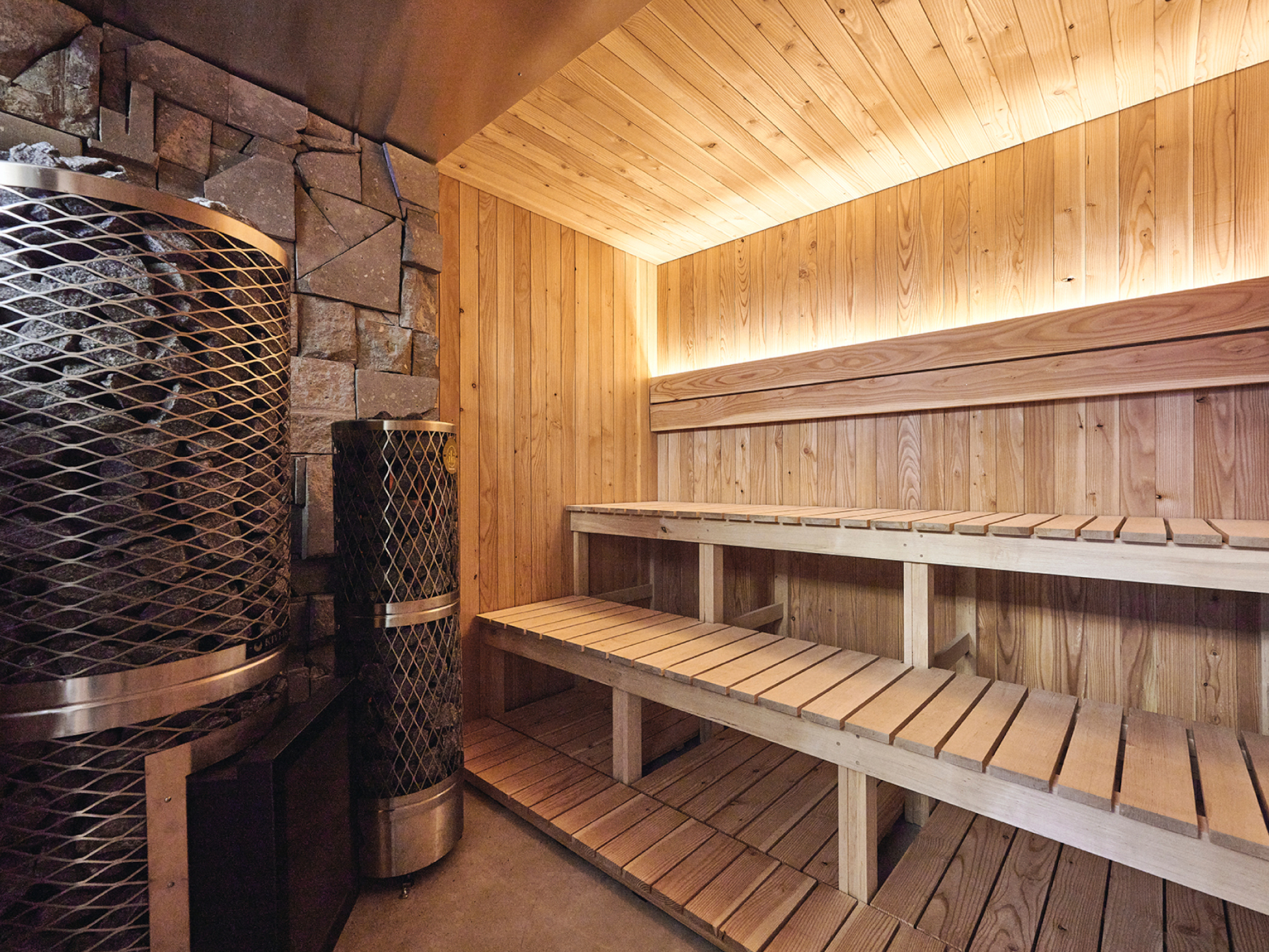 プライベートサウナには本場フィンランドの「IKI STOVE」を設置