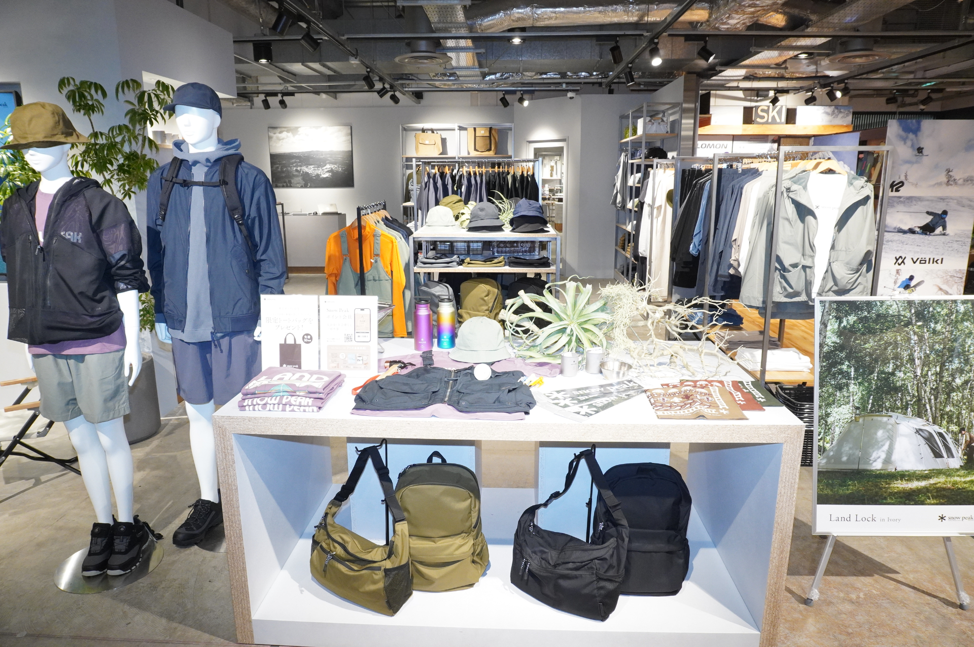 アパレルも直営店並みの品揃え