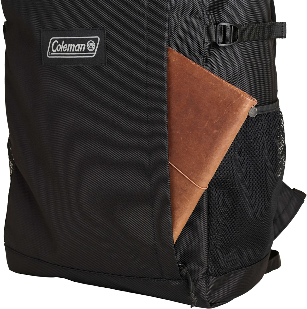 上部・内部・サイドに荷物の出し入れがしやすいさまざまなポケット