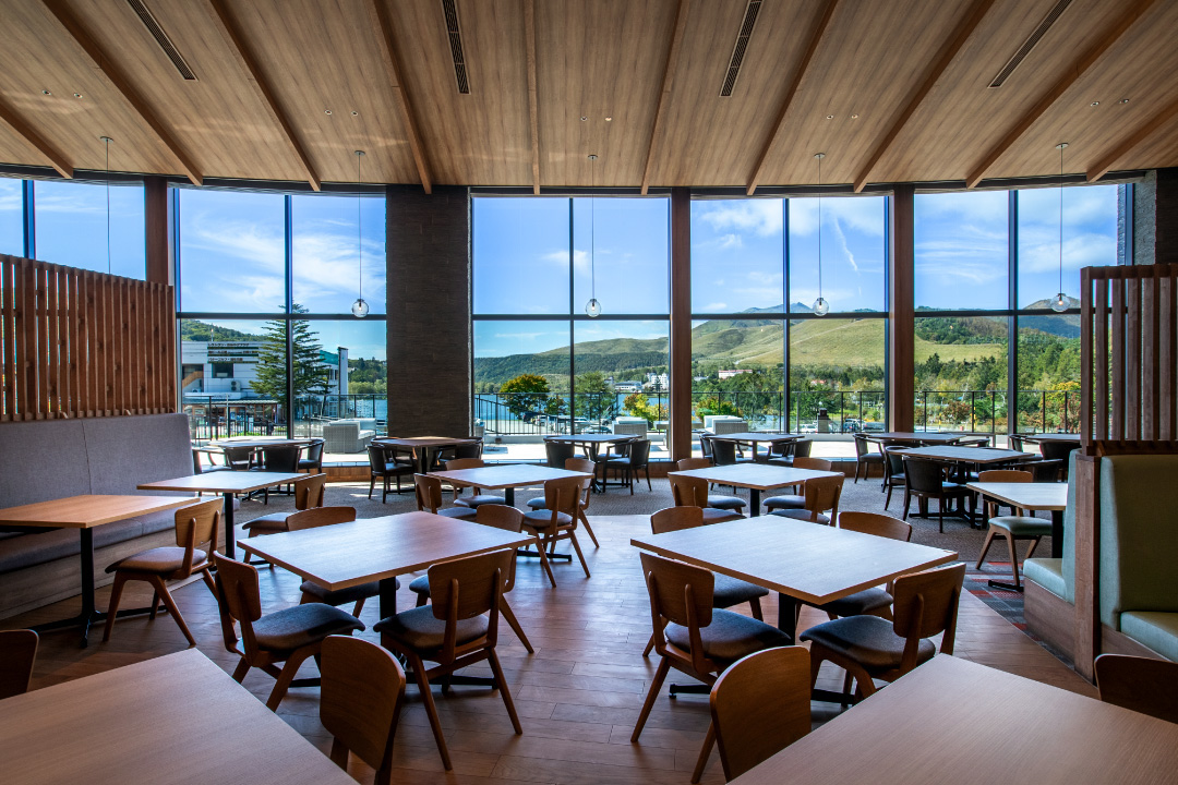 レストラン「湖畔の風」