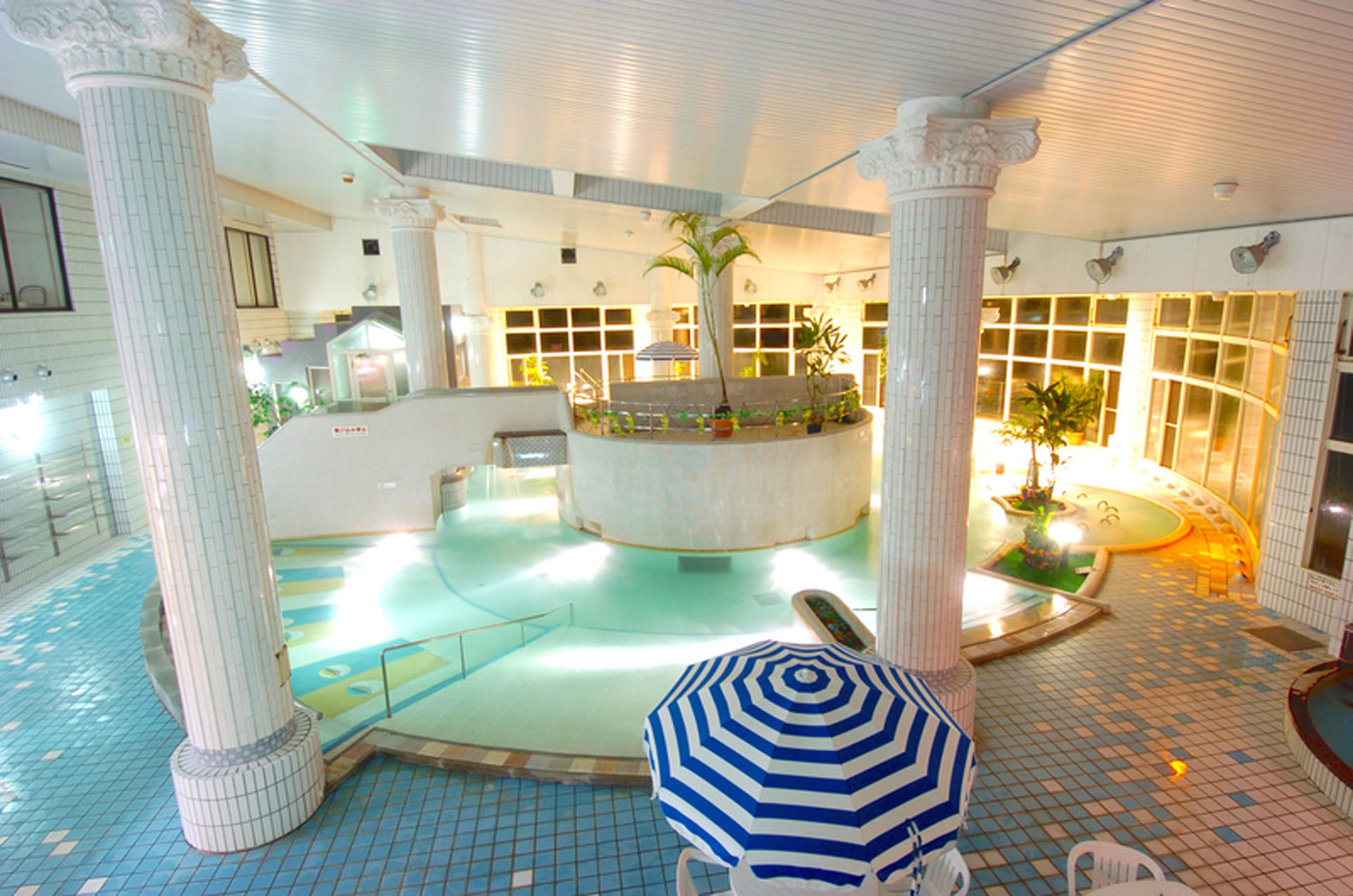 室内温泉スパ