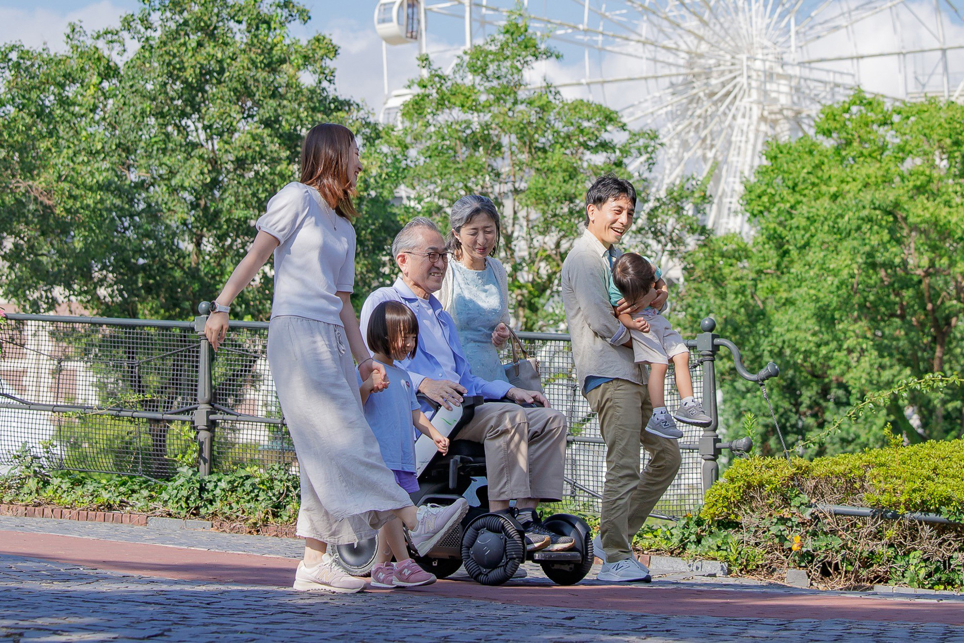 「WHILLモビリティサービス」は事前予約制で2500円/日