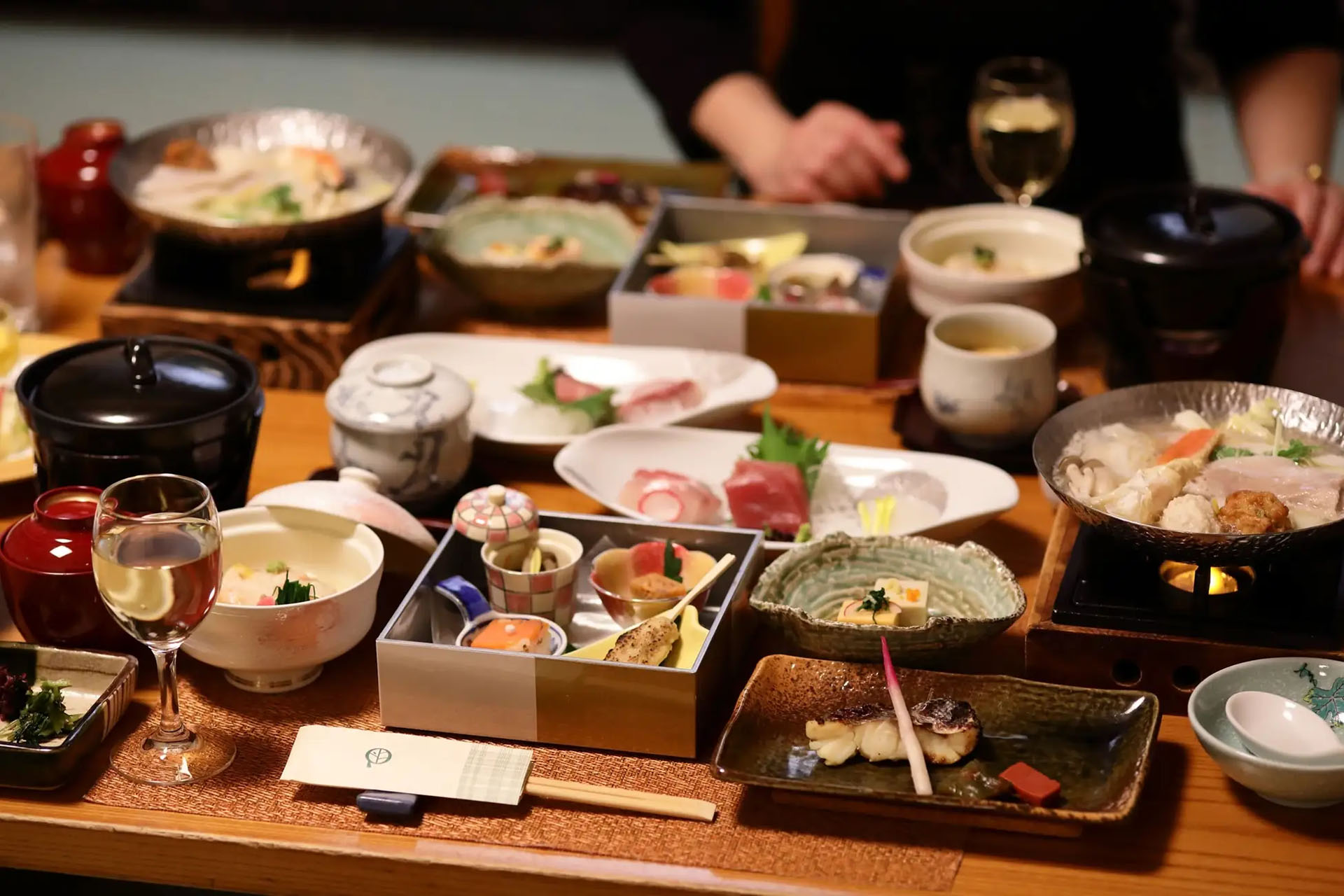 夕食は季節ごとに山海の食材を取り入れた会席料理