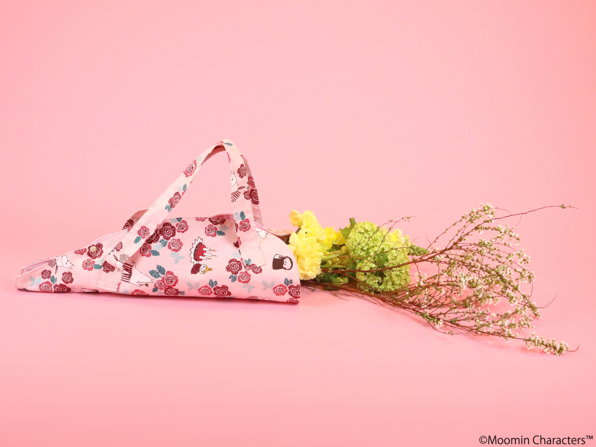 花束を包んでそのまま渡すこともできる「ブーケバッグ」