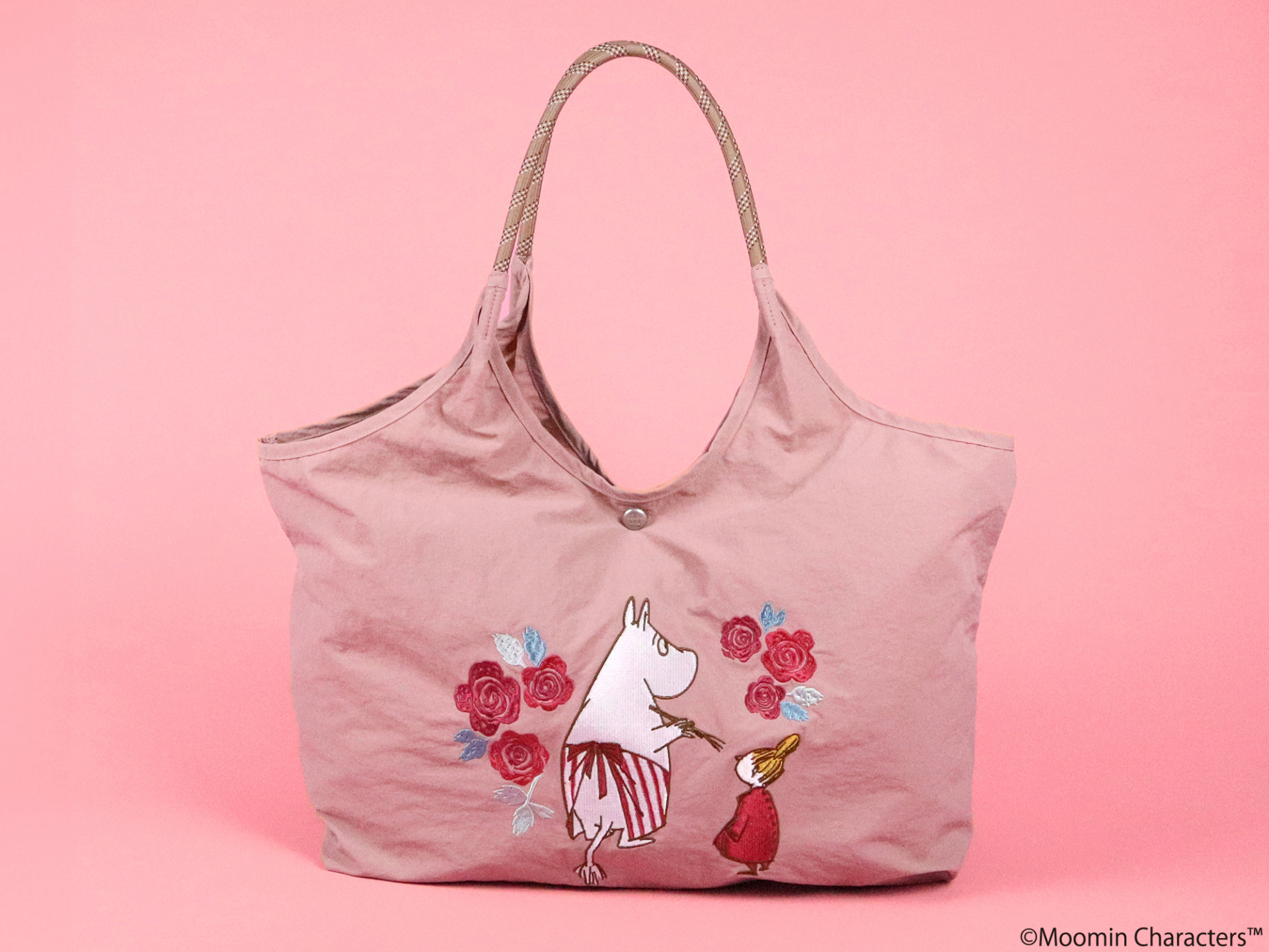 ムーミンママとリトルミイの刺繍が華やかな「手提げトートバッグ」