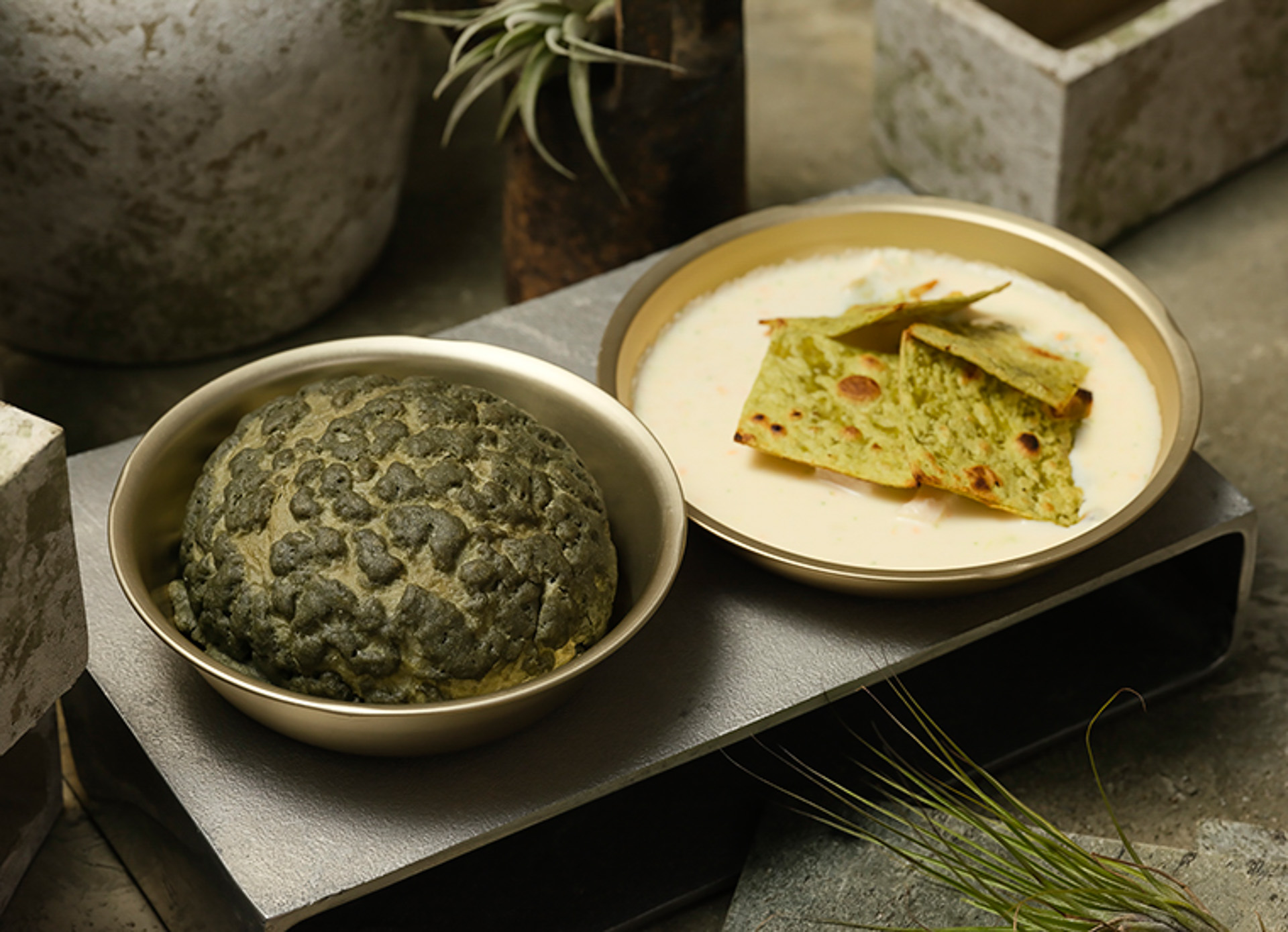 「ポーションパンとシチューのプレート」（1990円）