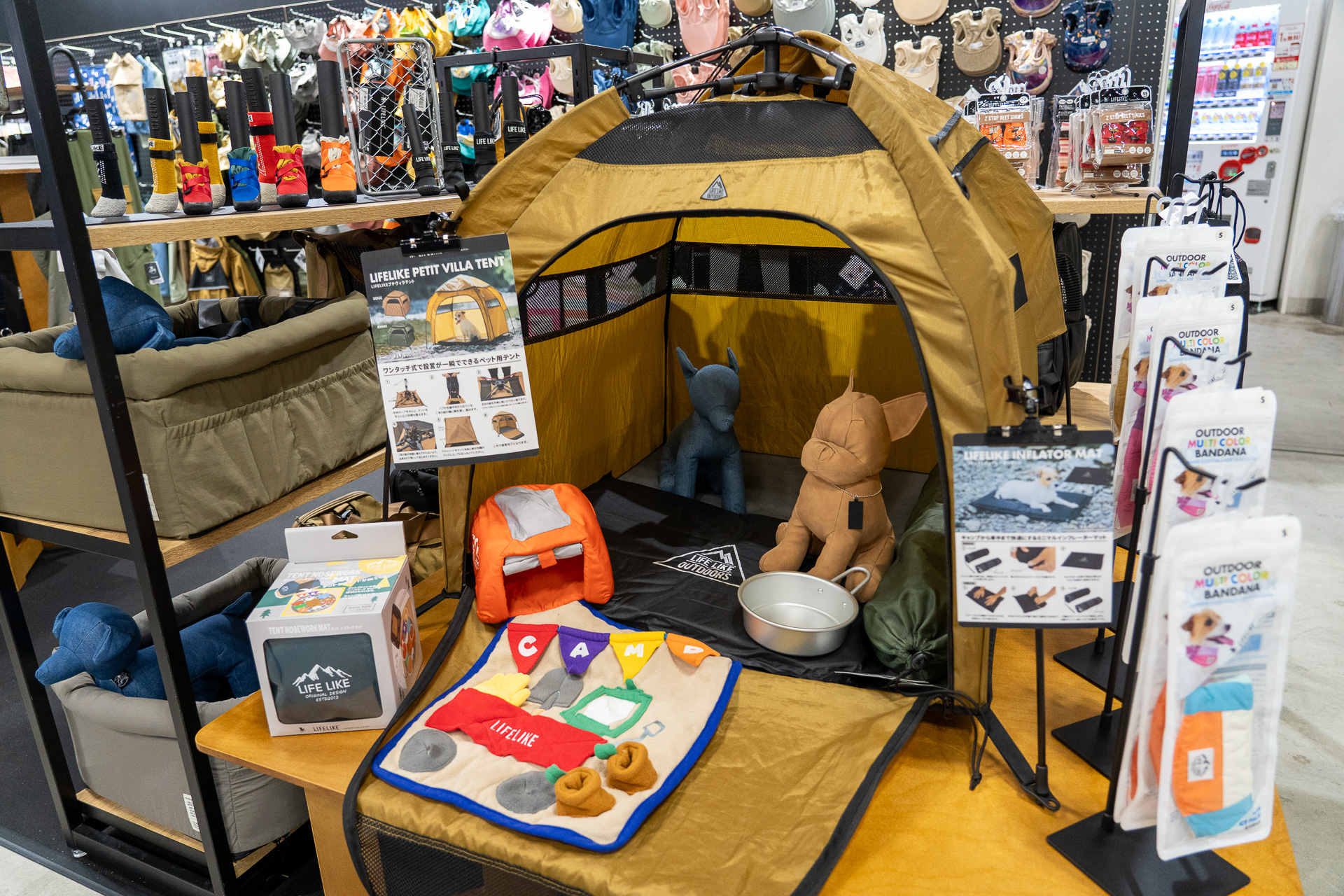 LIFELIKEのブースにはプチヴィラテントを展示