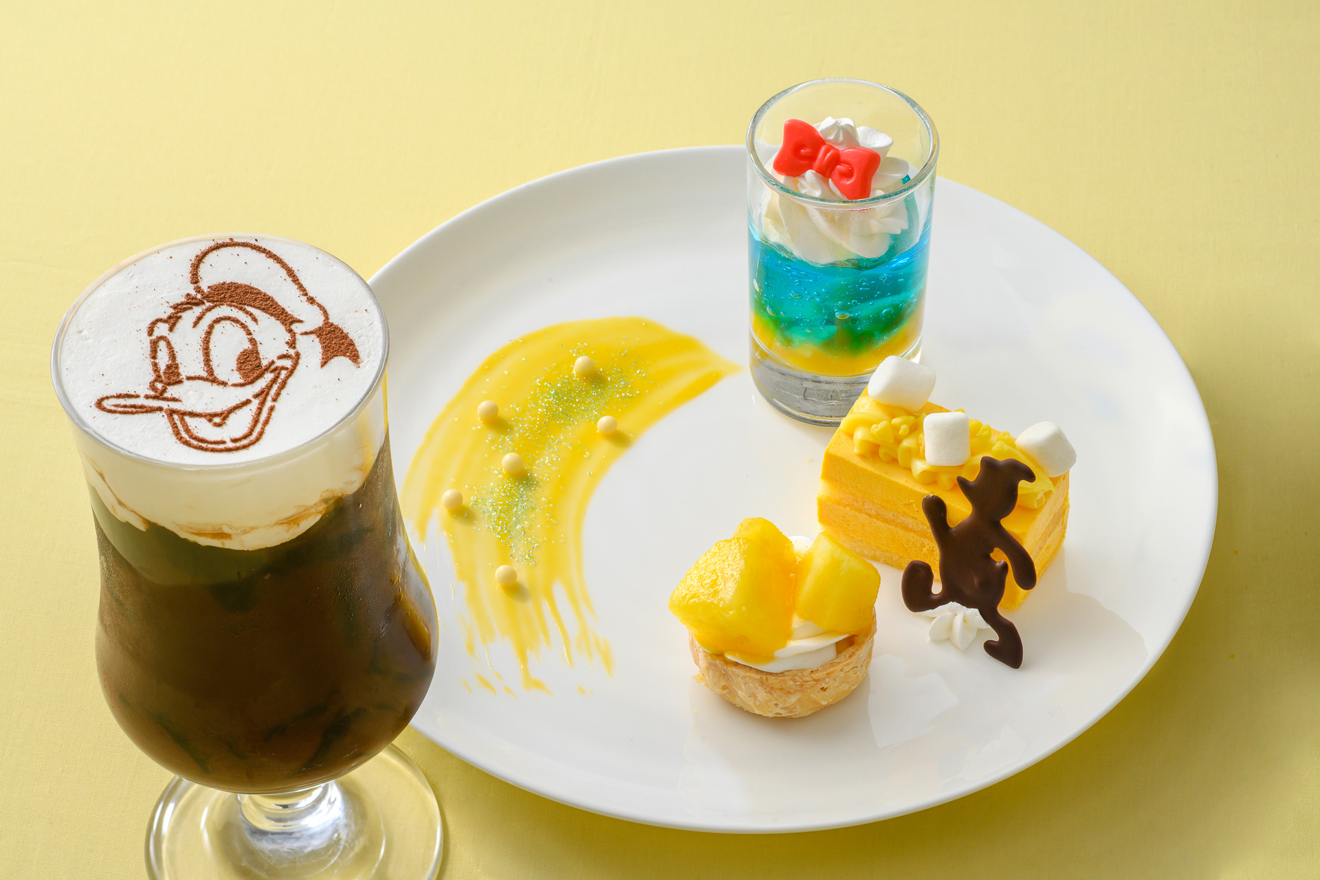 「センターストリート・コーヒーハウス」の「スペシャルデザートセット」（1980円）