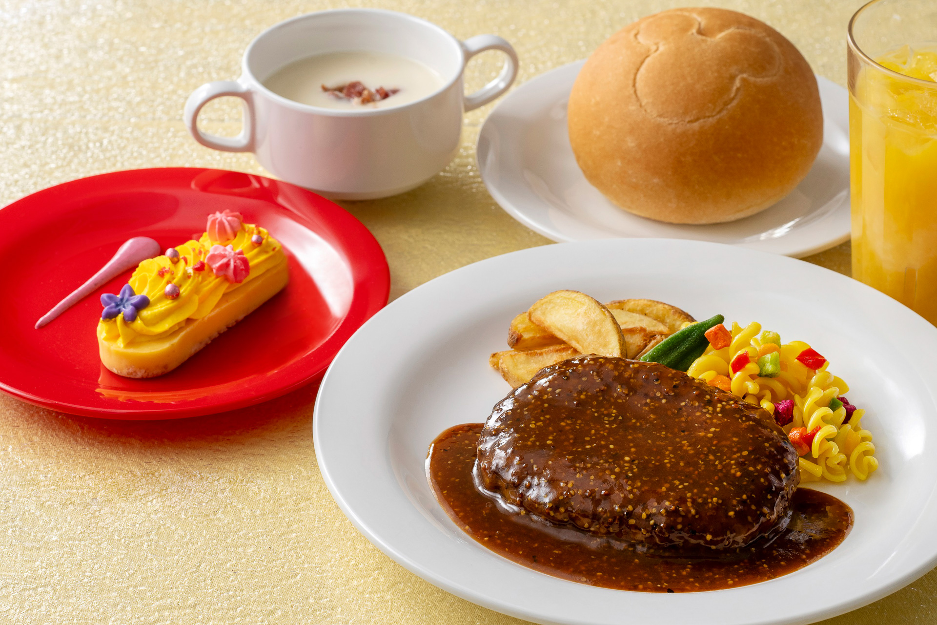 ホライズンベイ・レストランの「スペシャルセット」（2740円）