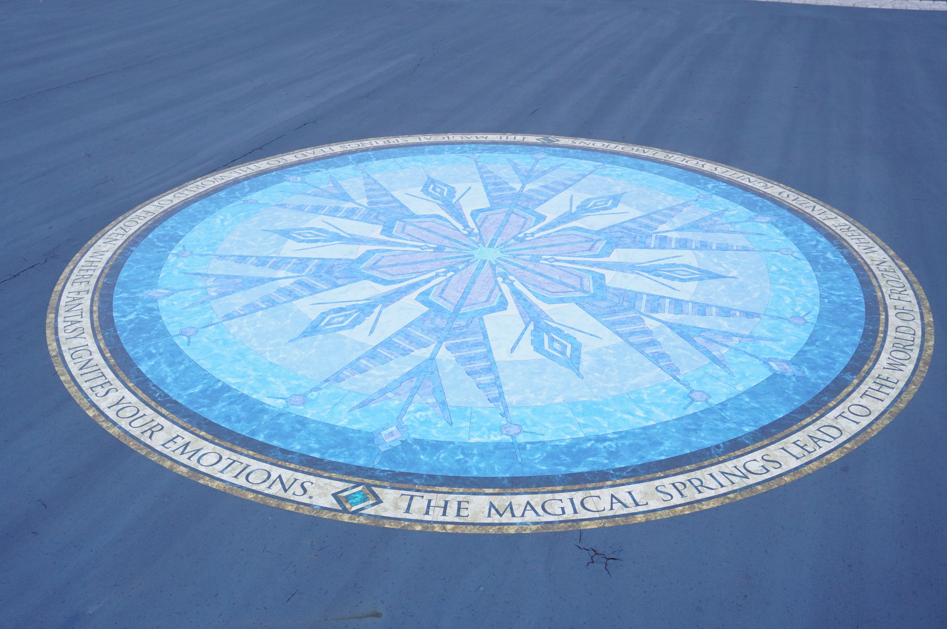 アクアスフィアがあるエリアの床面もデコレーションされています