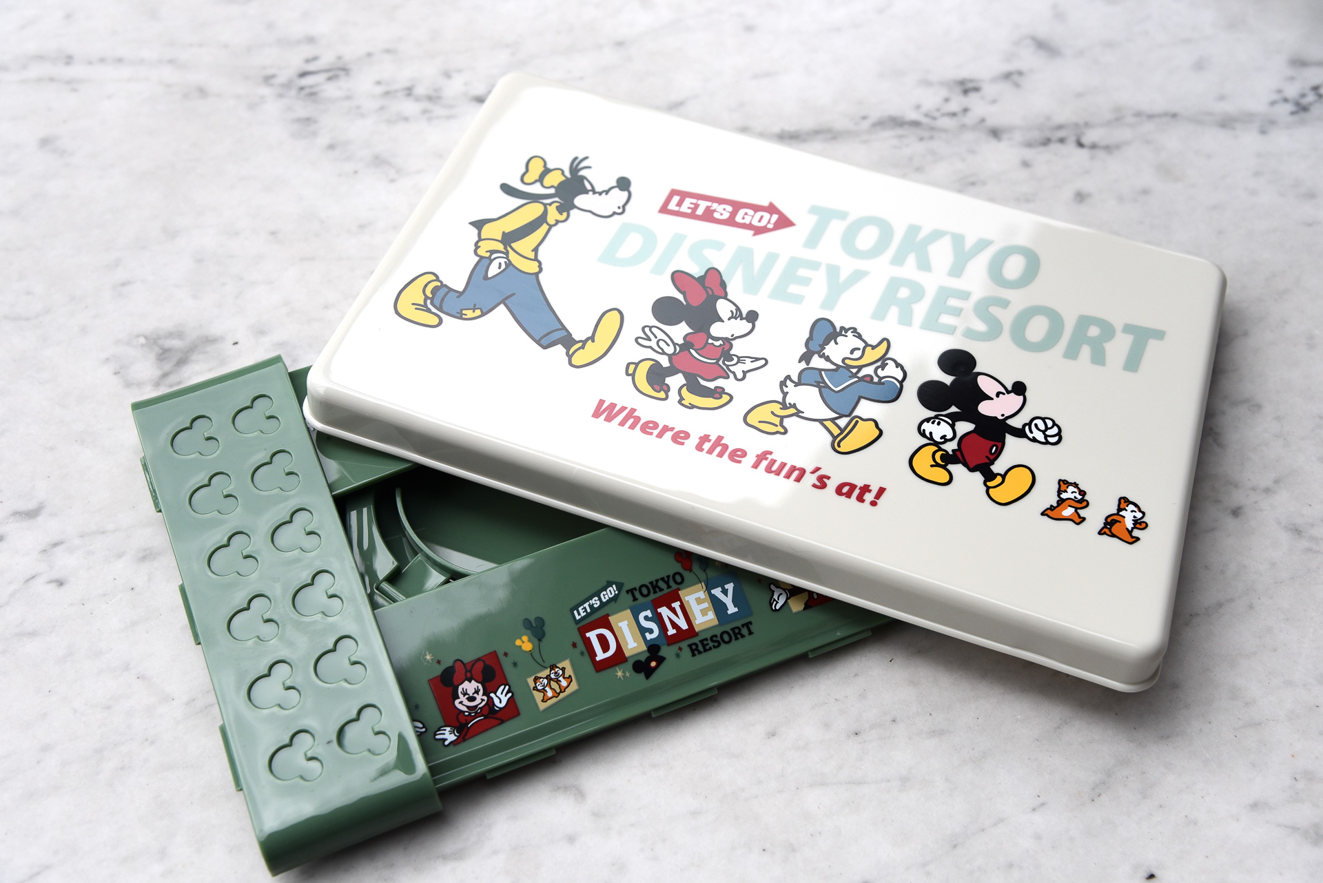 重ねてコンパクトになるので持ち運びもラク