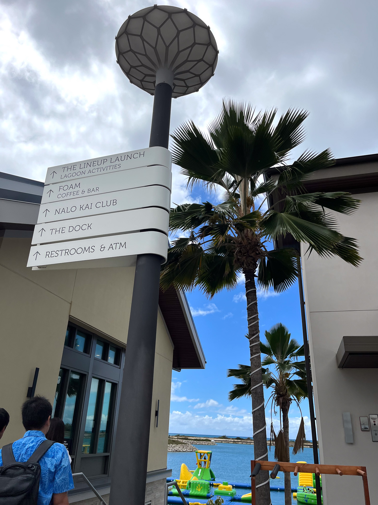 ここを抜けるとラグーンへ