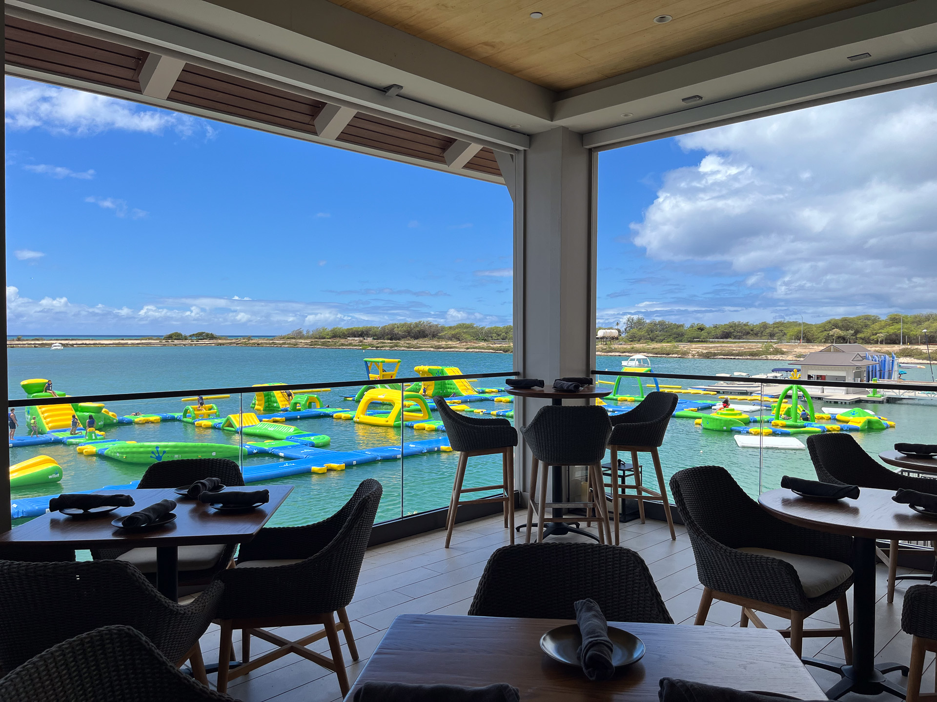 抜群の眺望の席も同じく「プラザグリル」