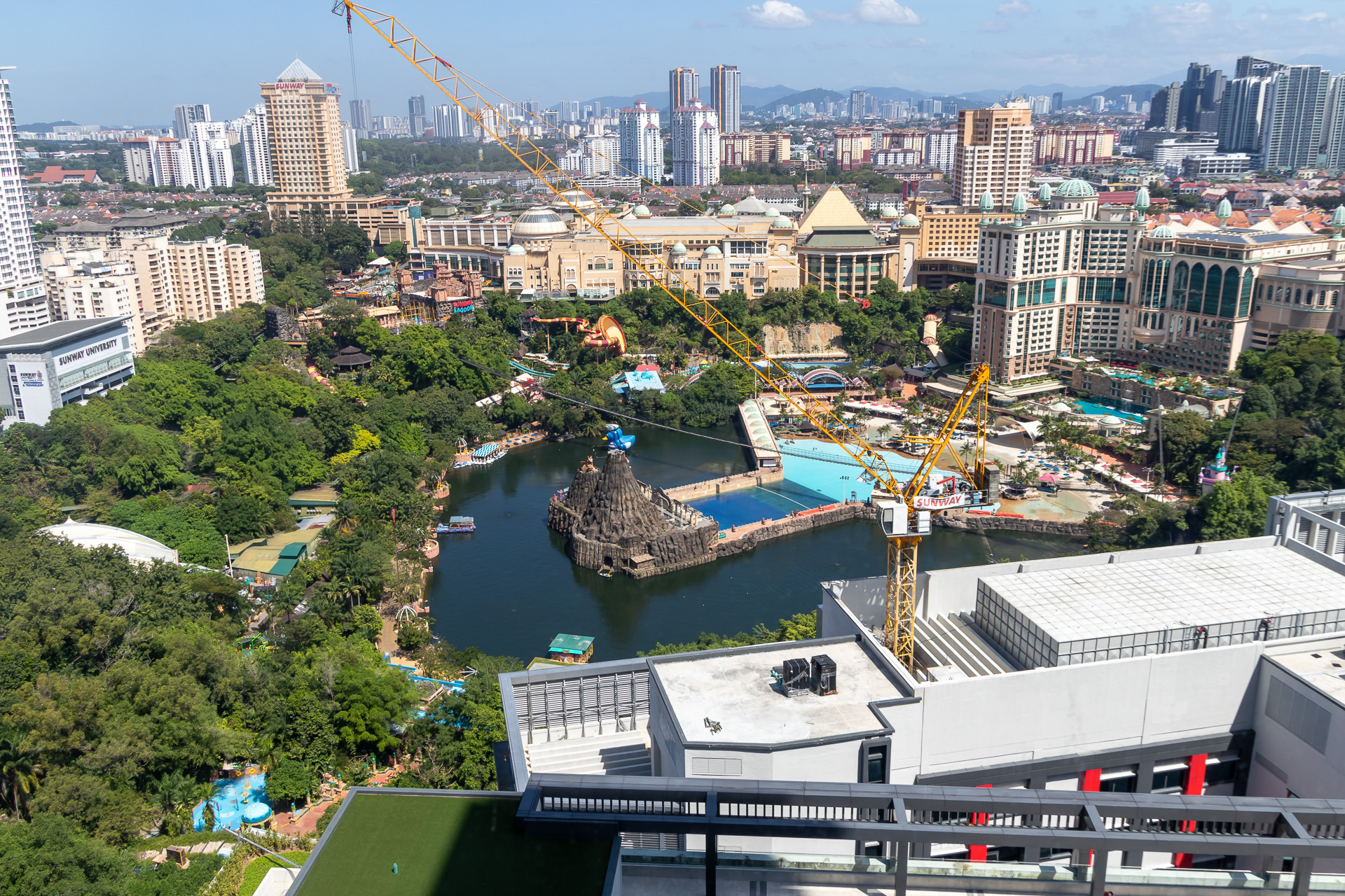 テーマパークを中心にホテルやショッピングモール、病院、大学、オフィス、住宅などが集まるサンウェイ シティ