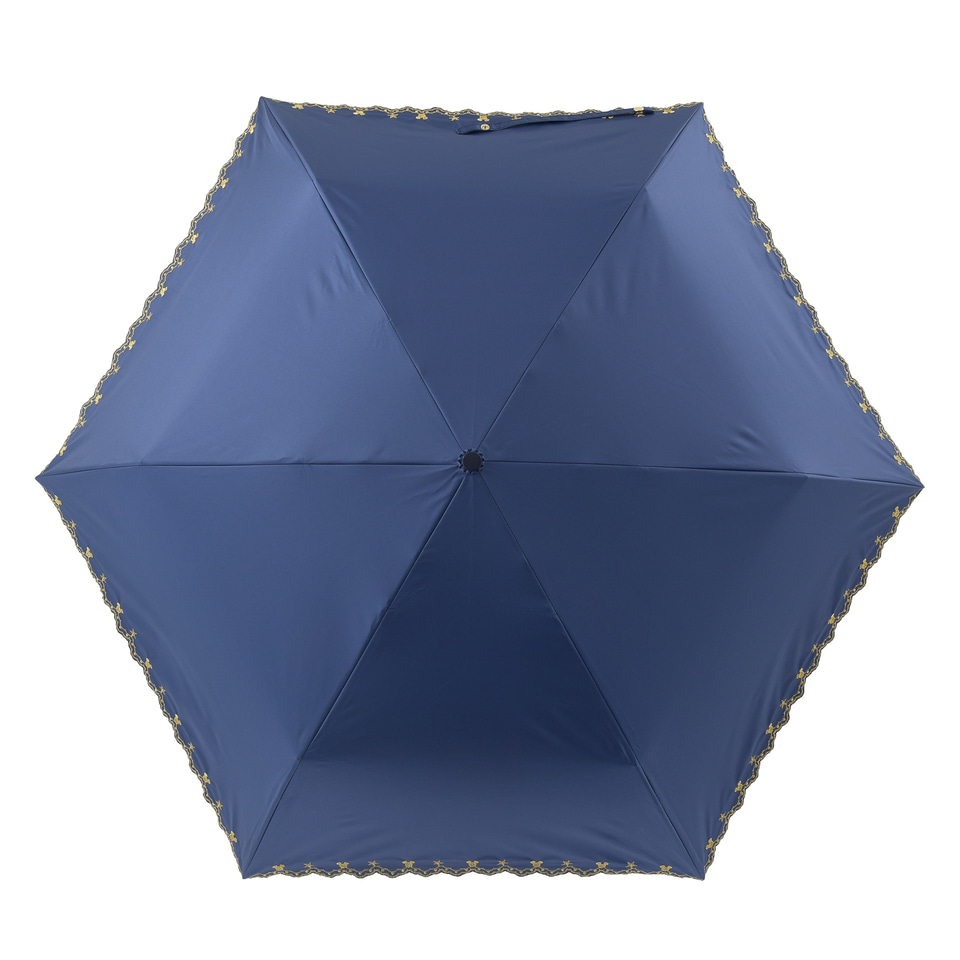 ディズニー柄ならお出かけもウキウキ。「Wpc.」と共同企画のレイン