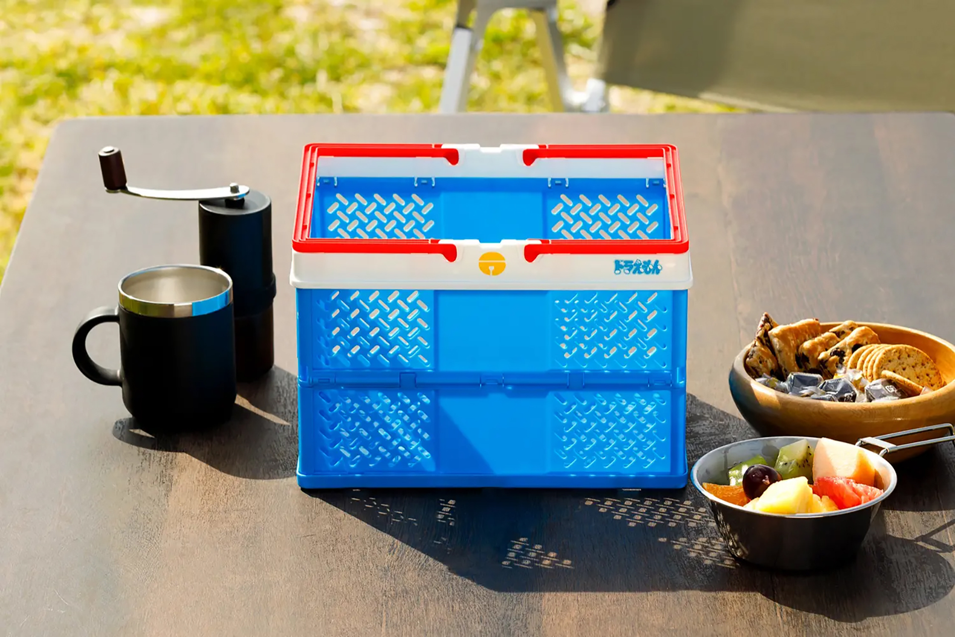 「BE-PAL」5月号の特別付録は「ドラえもん“折りたたみ”コンテナ」