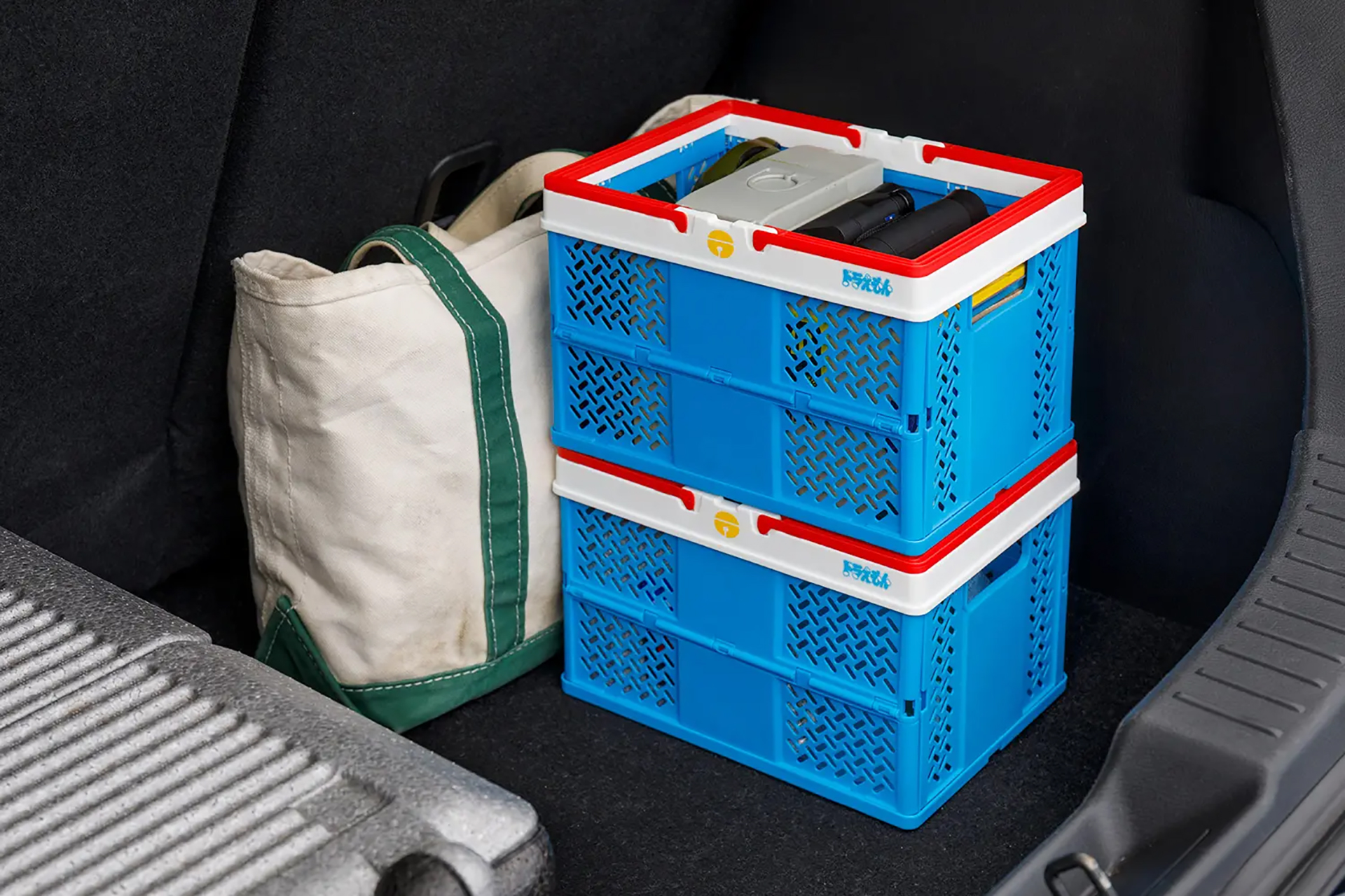 積み重ねて荷物の整理整頓にも。中身がうっすら見えるのもポイント