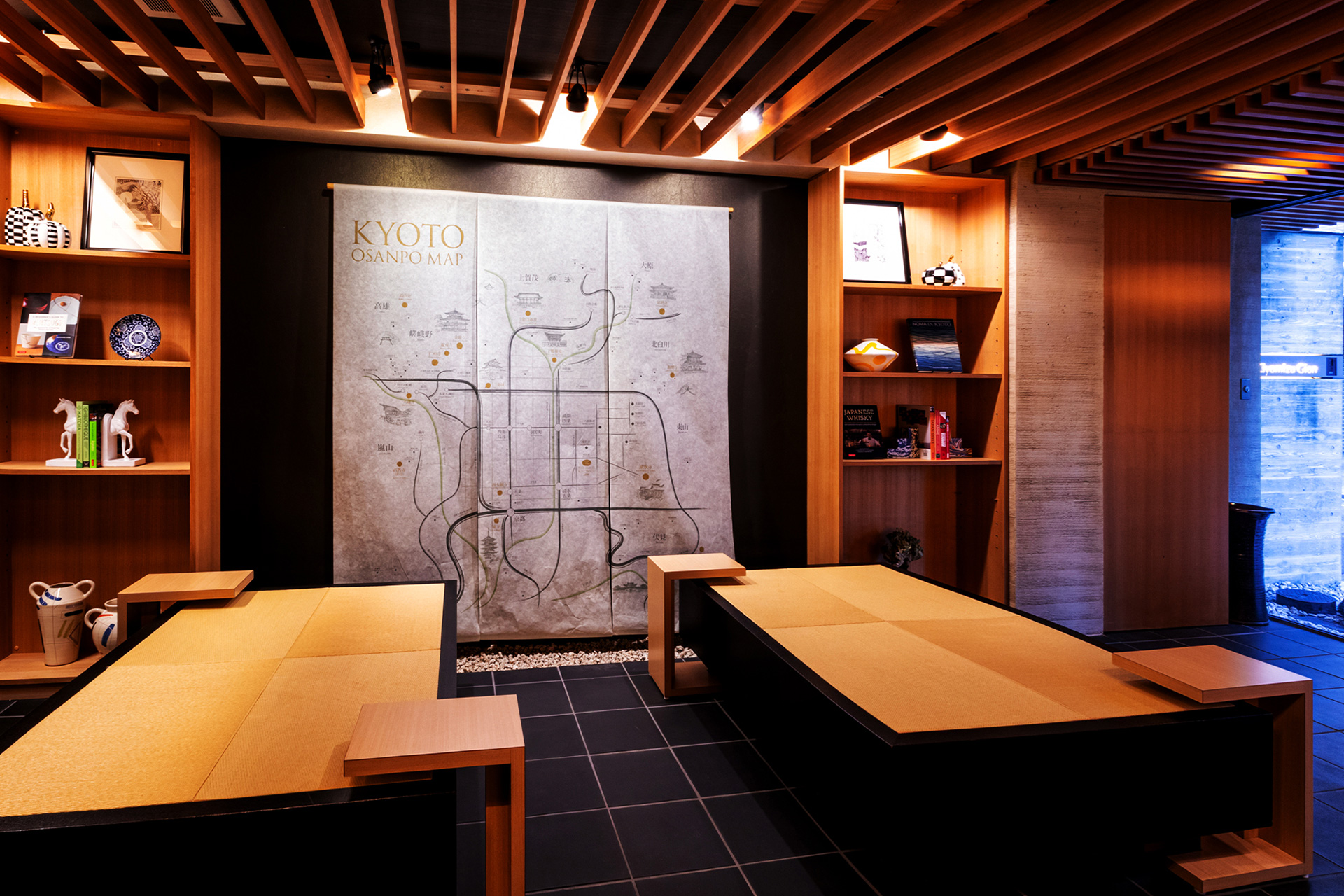 和モダンなデザインのロビー