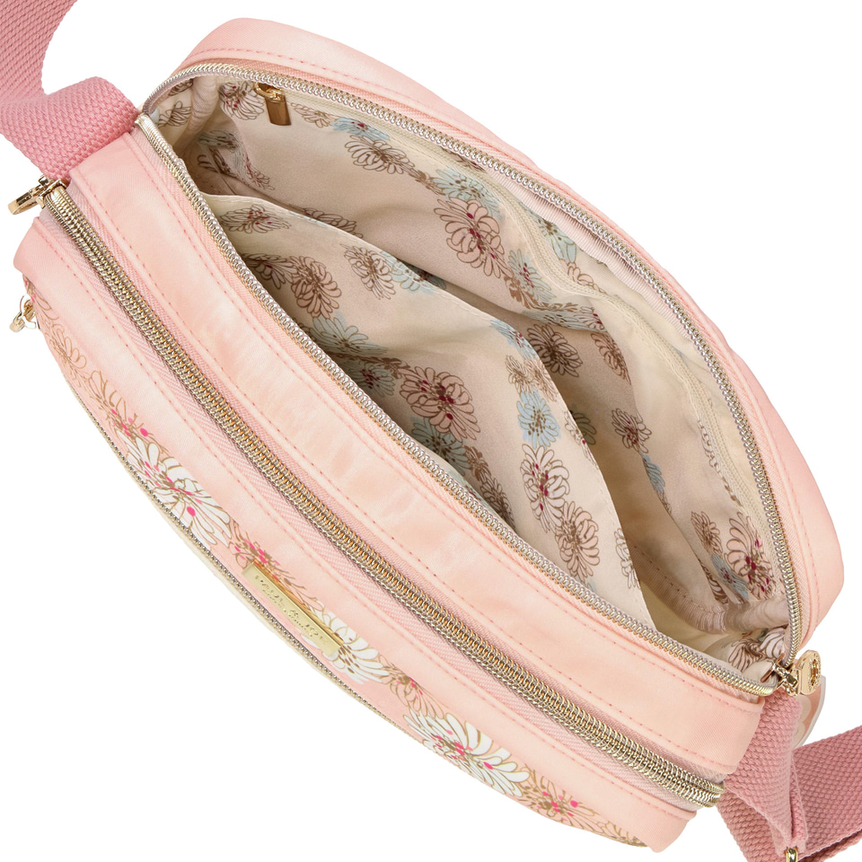 手にするだけでにっこり確実！ 東京ディズニーシー・初のPAUL＆JOE