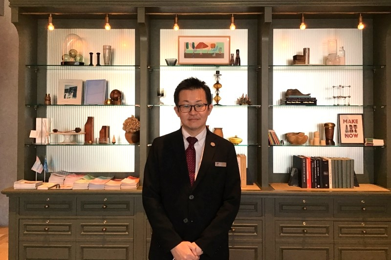 都シティ 東京高輪 フロントの三好真弘さん