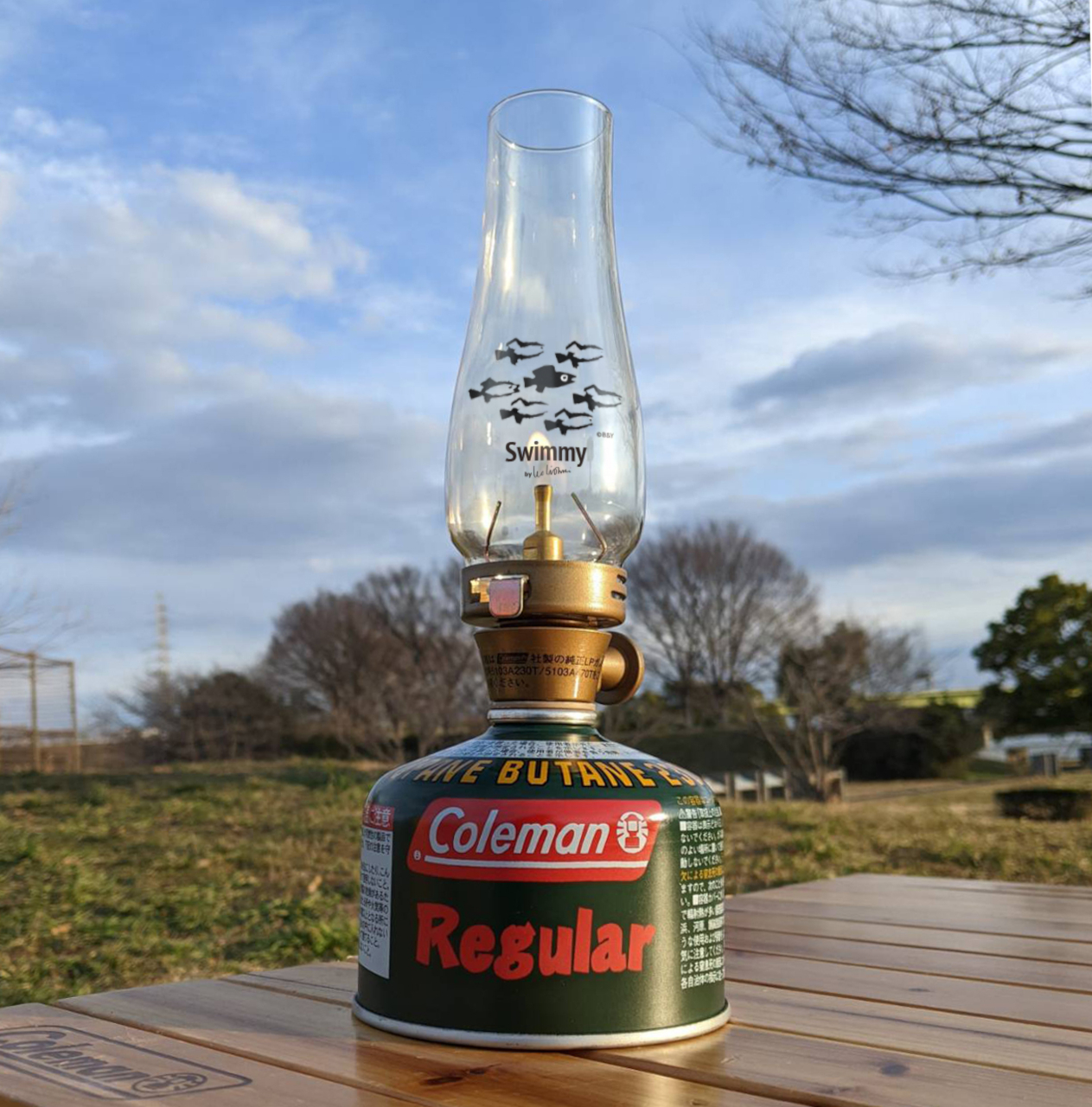 グローブにスイミーのイラストが描かれた限定モデル「ルミエールランタン」