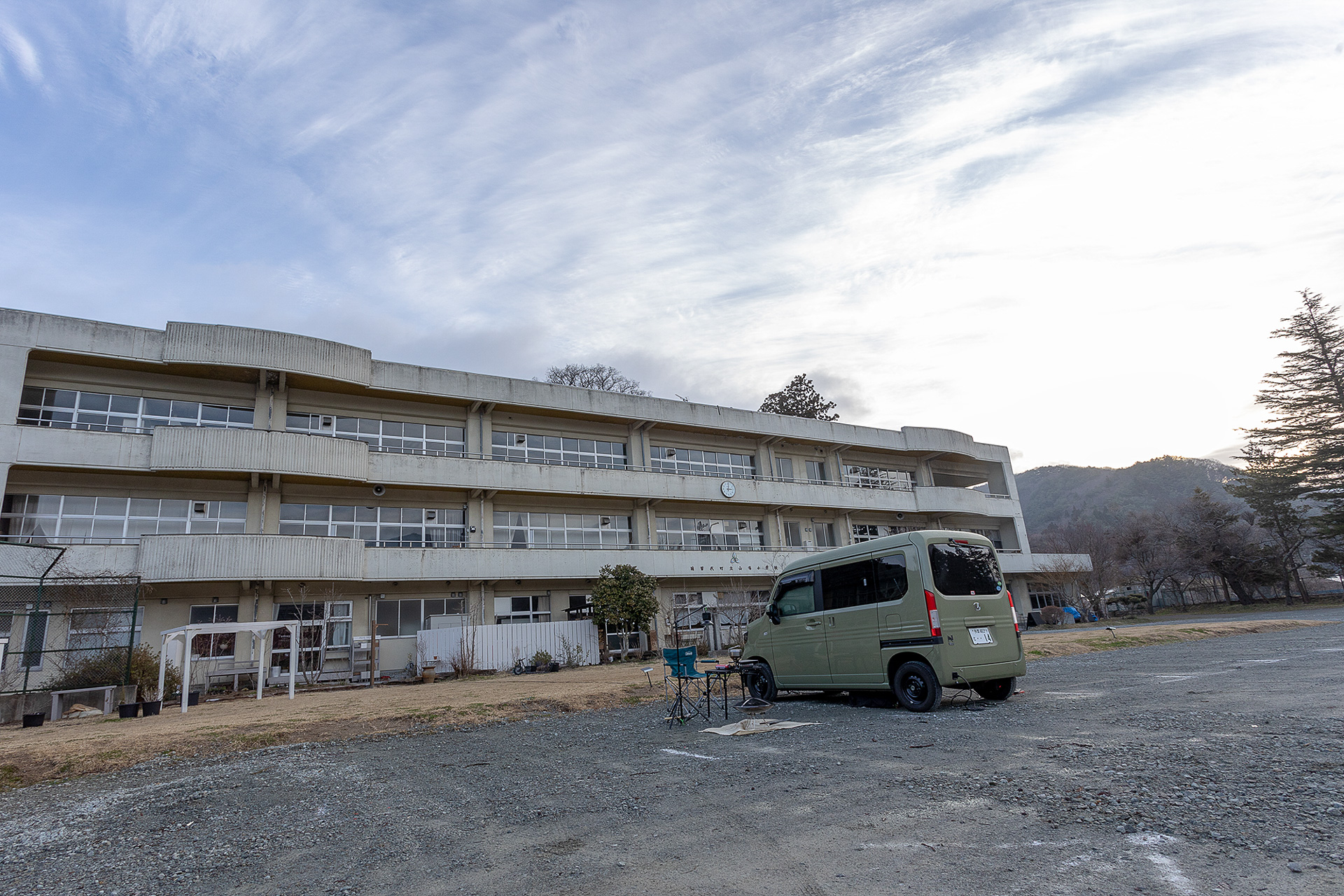閉校になった小学校の校庭で車中泊というユニークな体験ができるRVパーク Roots猪苗代 School Areaへ行ってきた