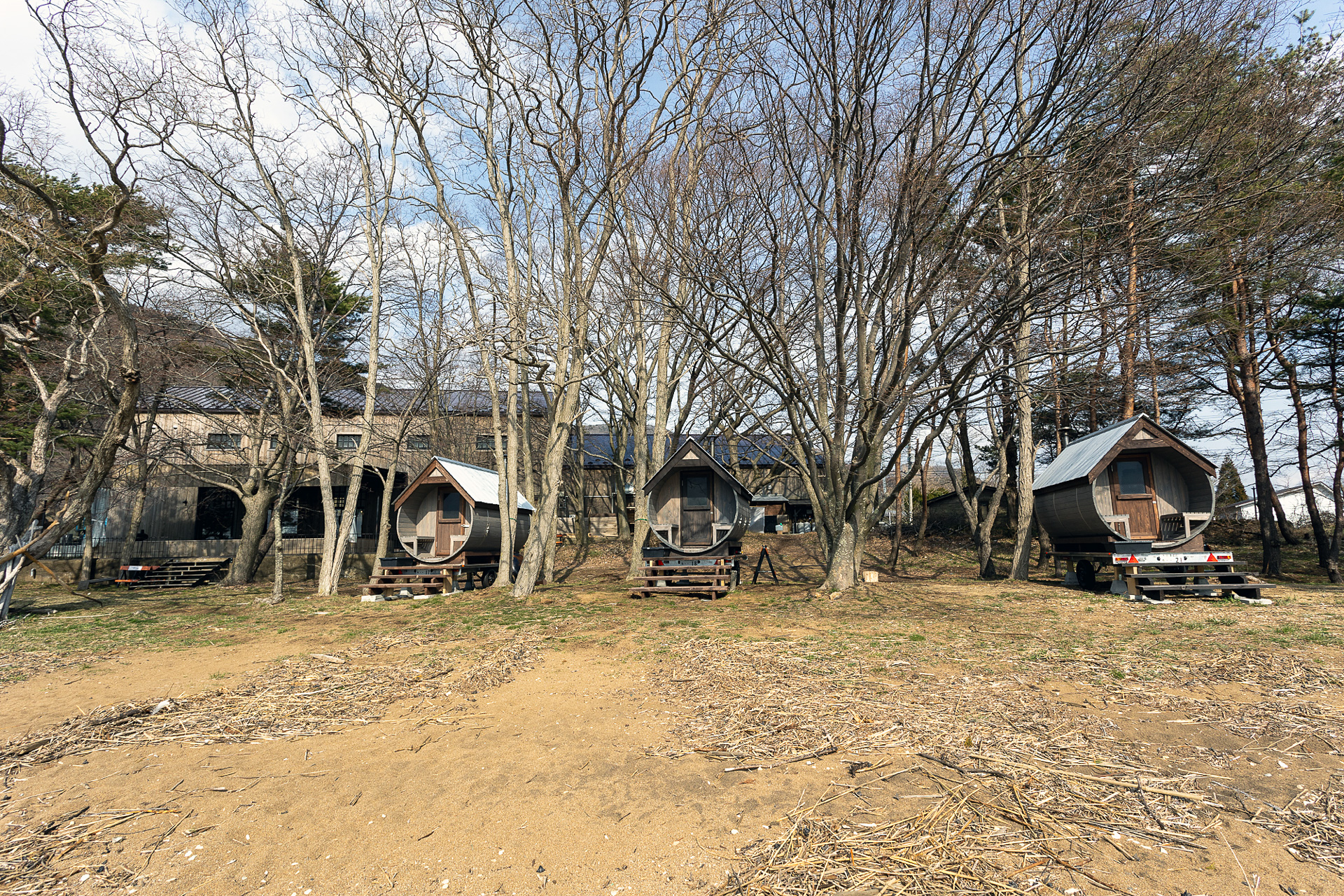 猪苗代湖の浜辺に面したところにはフィンランド式のサウナサービスも展開している