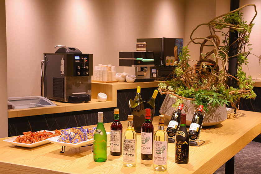 コーヒーやソフトクリーム、アルコールも自由