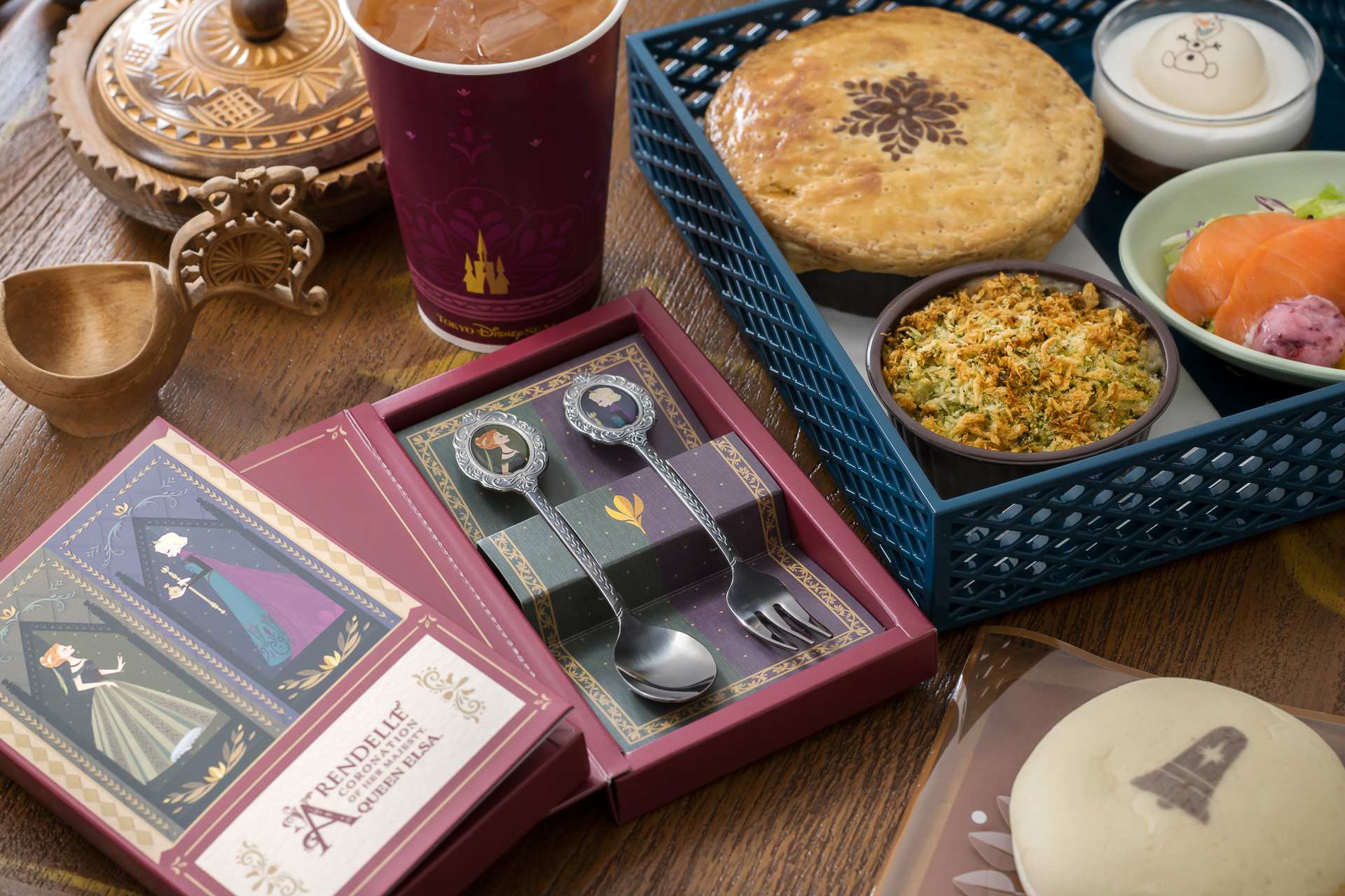 「スーベニアスプーン＆フォーク」（対象メニューに＋1900円）