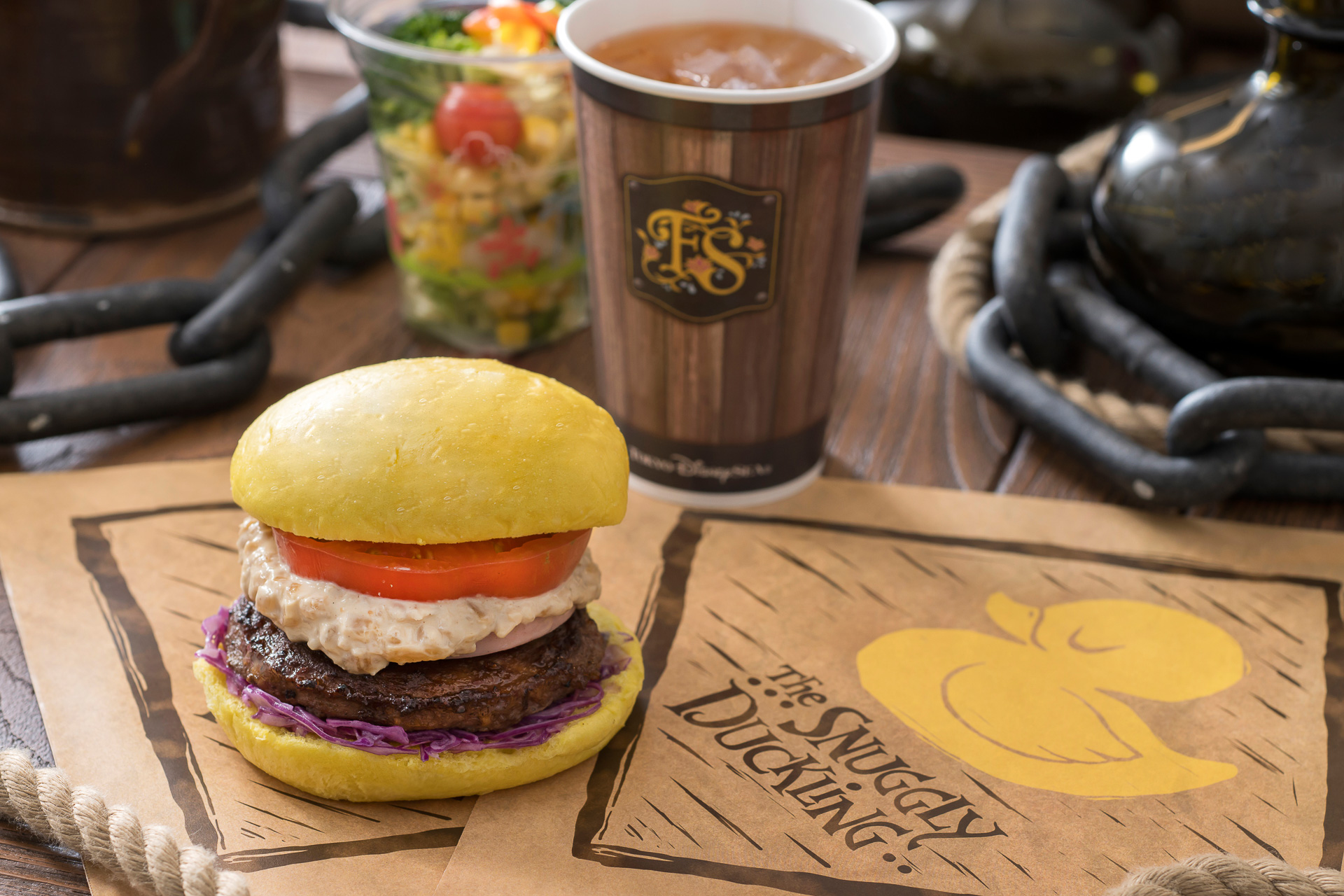 「ダックリングドリームバーガー」（セット1440円、単品900円）