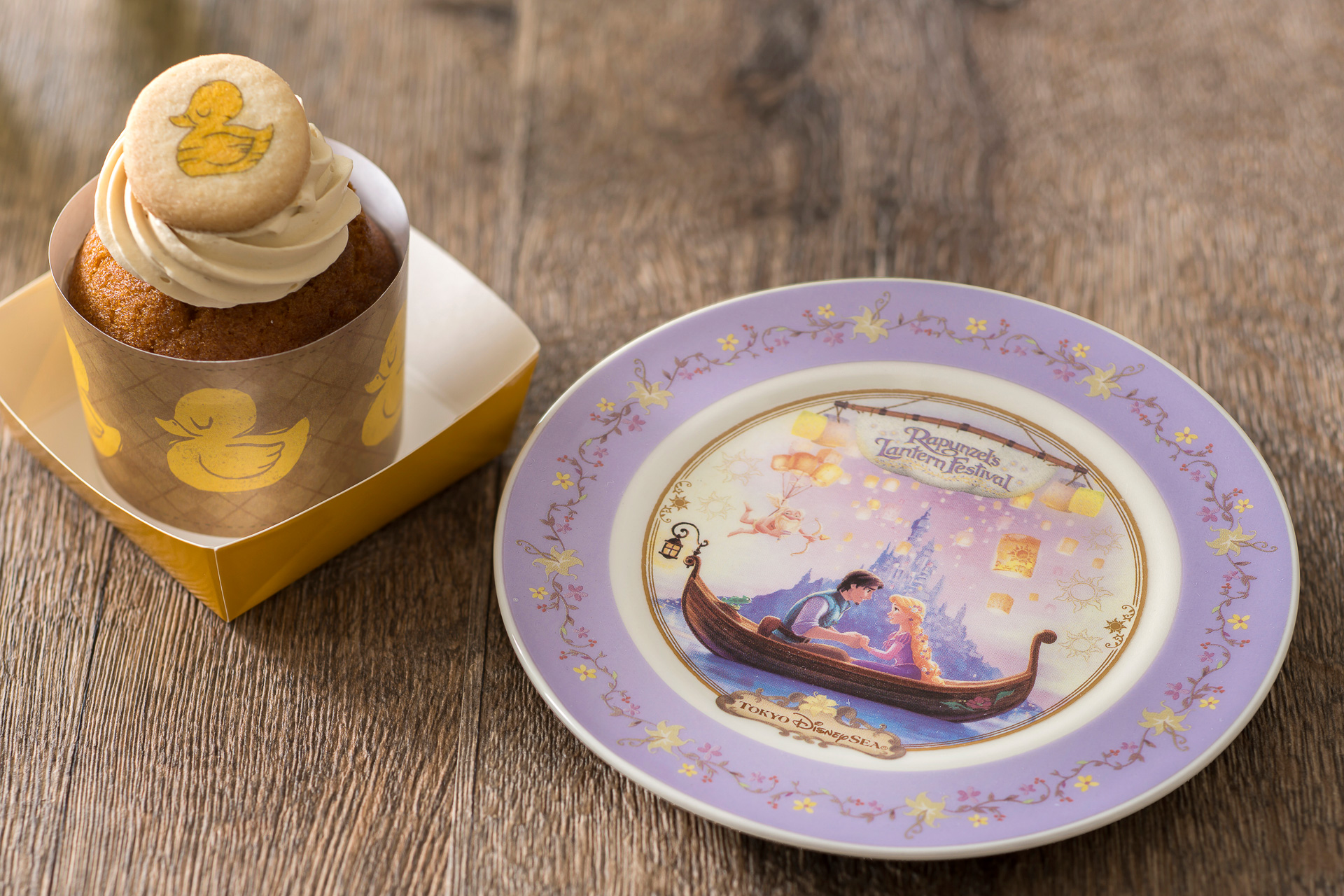 「スーベニアプレート」（対象メニューに＋650円）