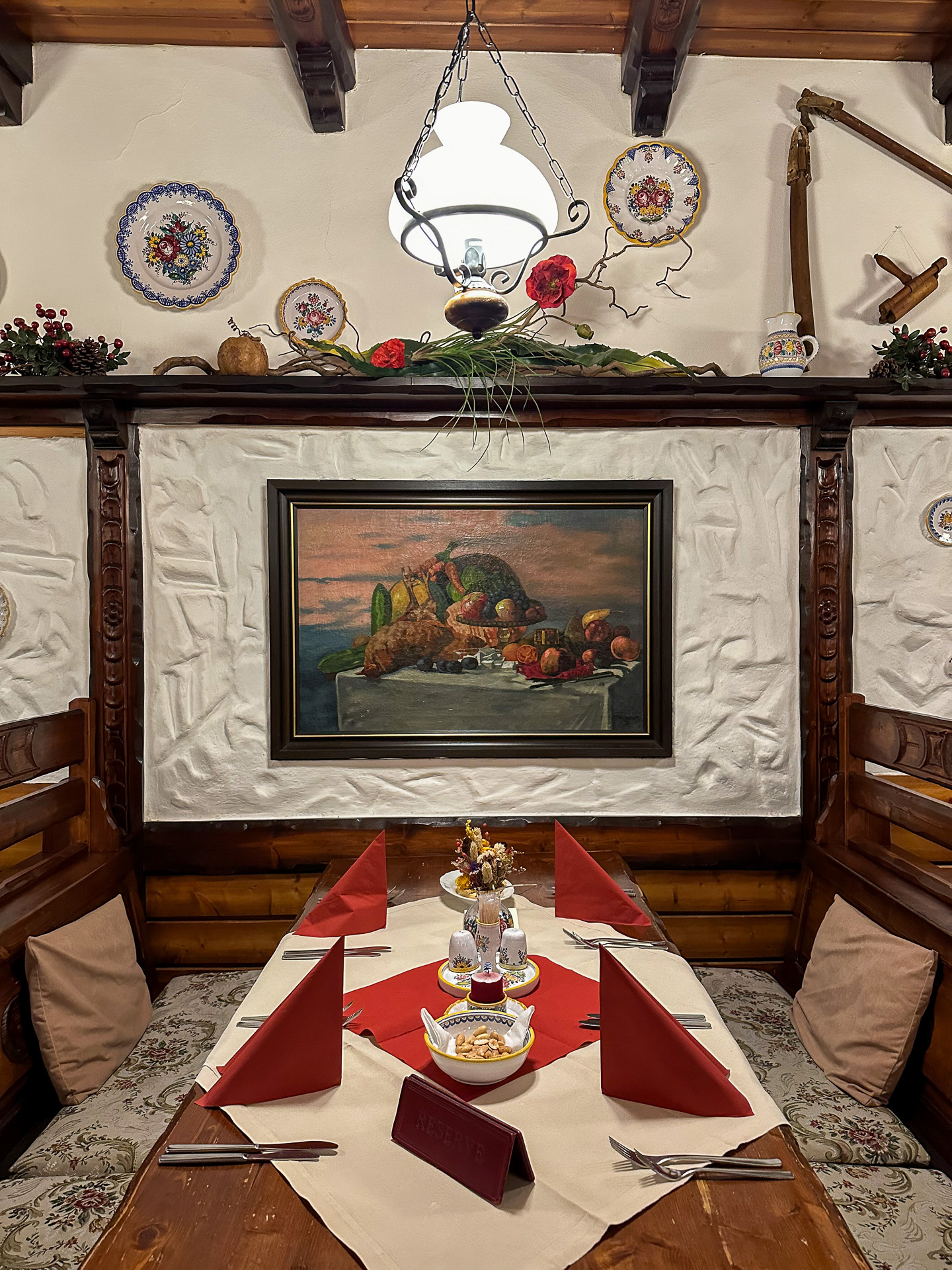 ホルニー広場にある「モラフスカーレストラン」は温かみのあるレトロかわいい店内