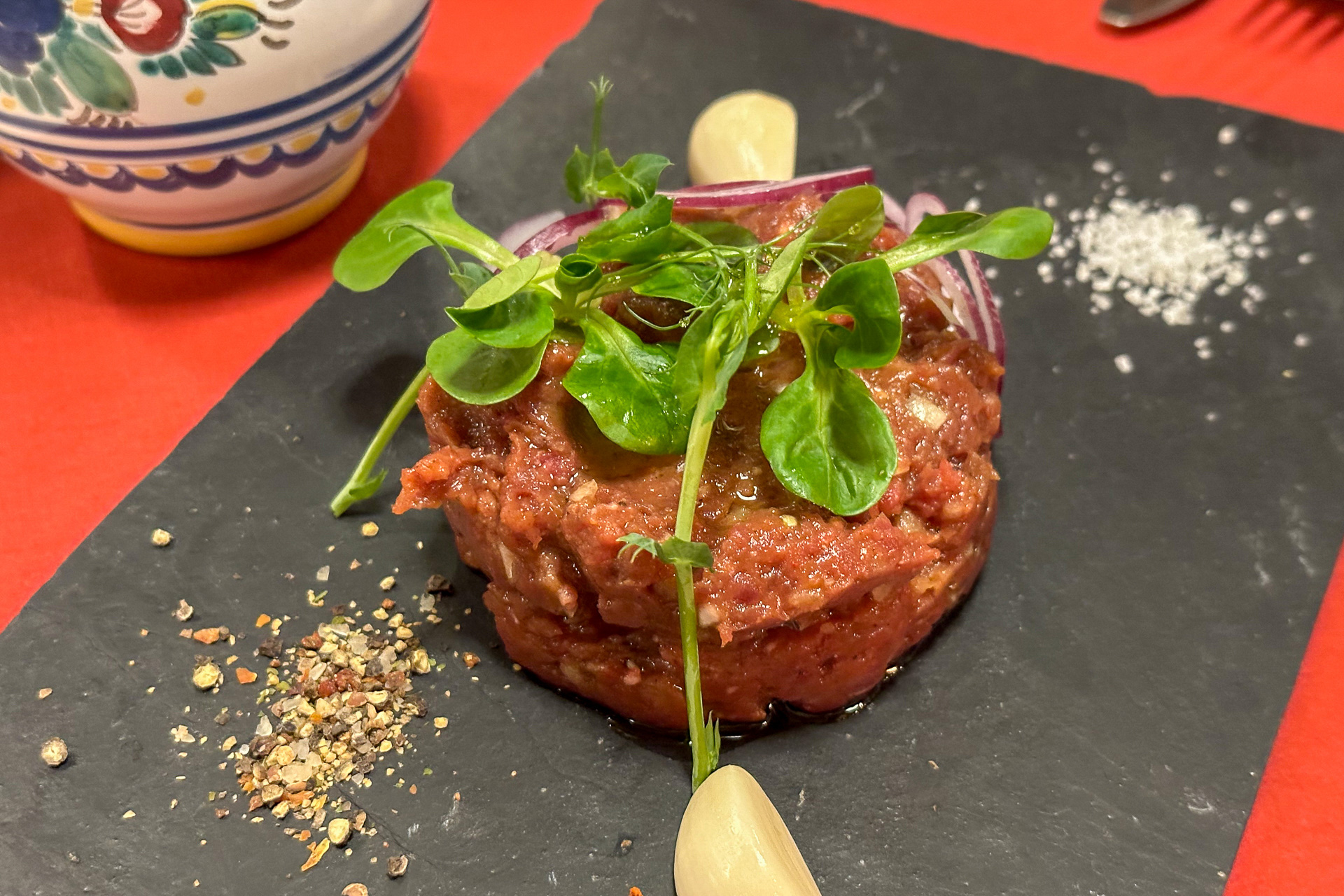 牛ヒレ肉のタルタル（タタラーク）は365CZK（約2356円）