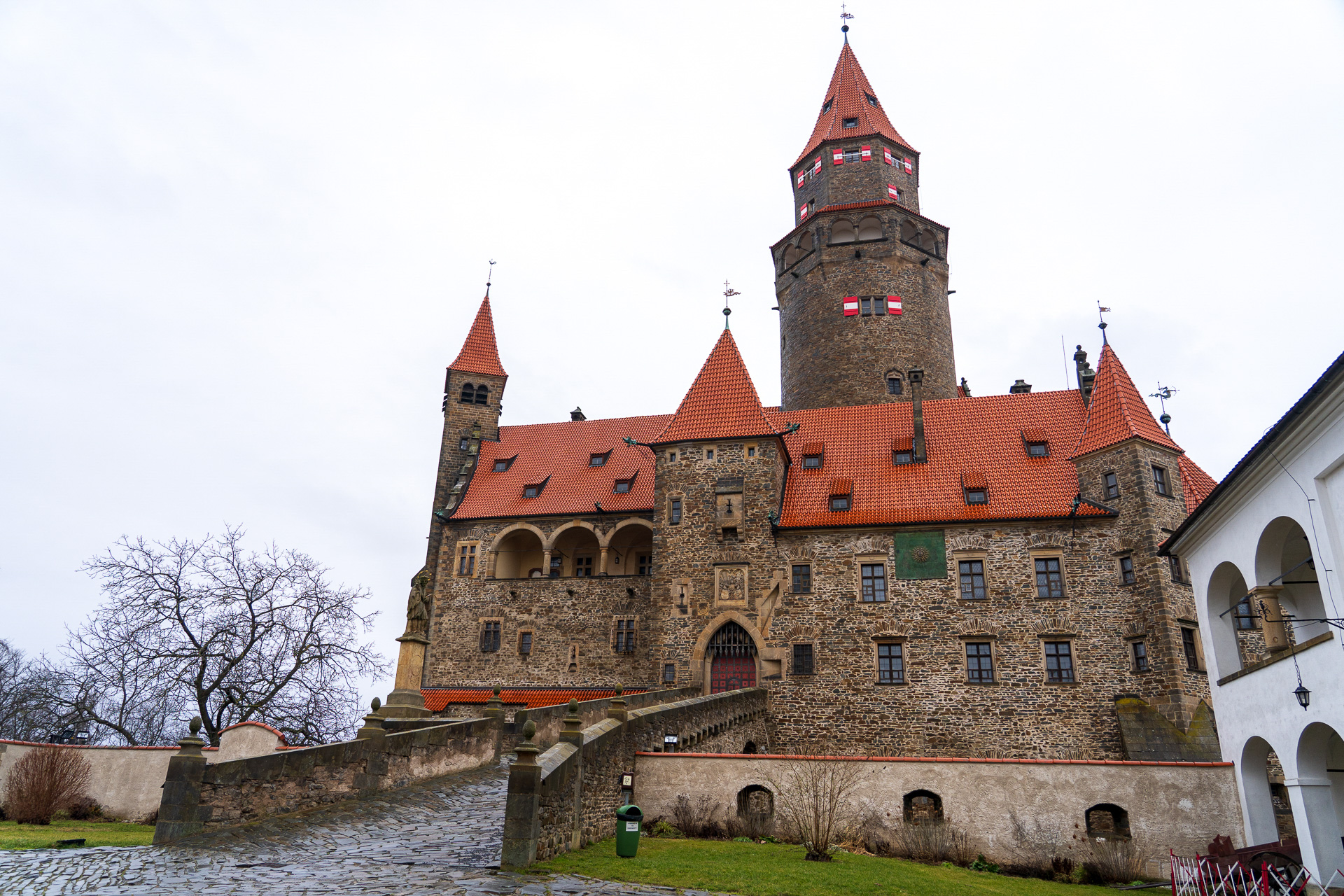 いろいろ巡った各地のお城を参考に建てられたというボウゾフ城
