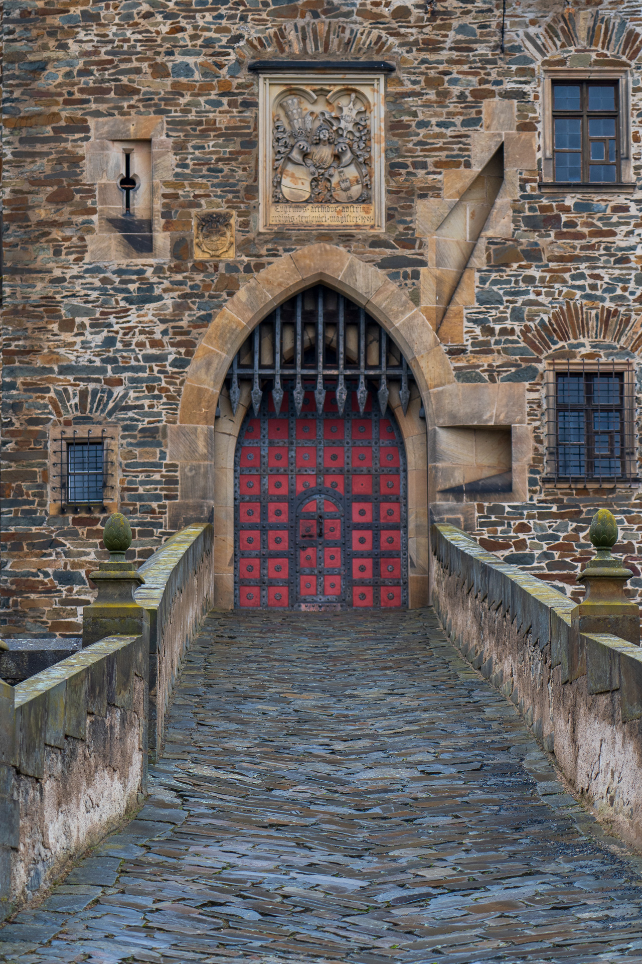 誰も寄せ付けない感プンプンの入り口