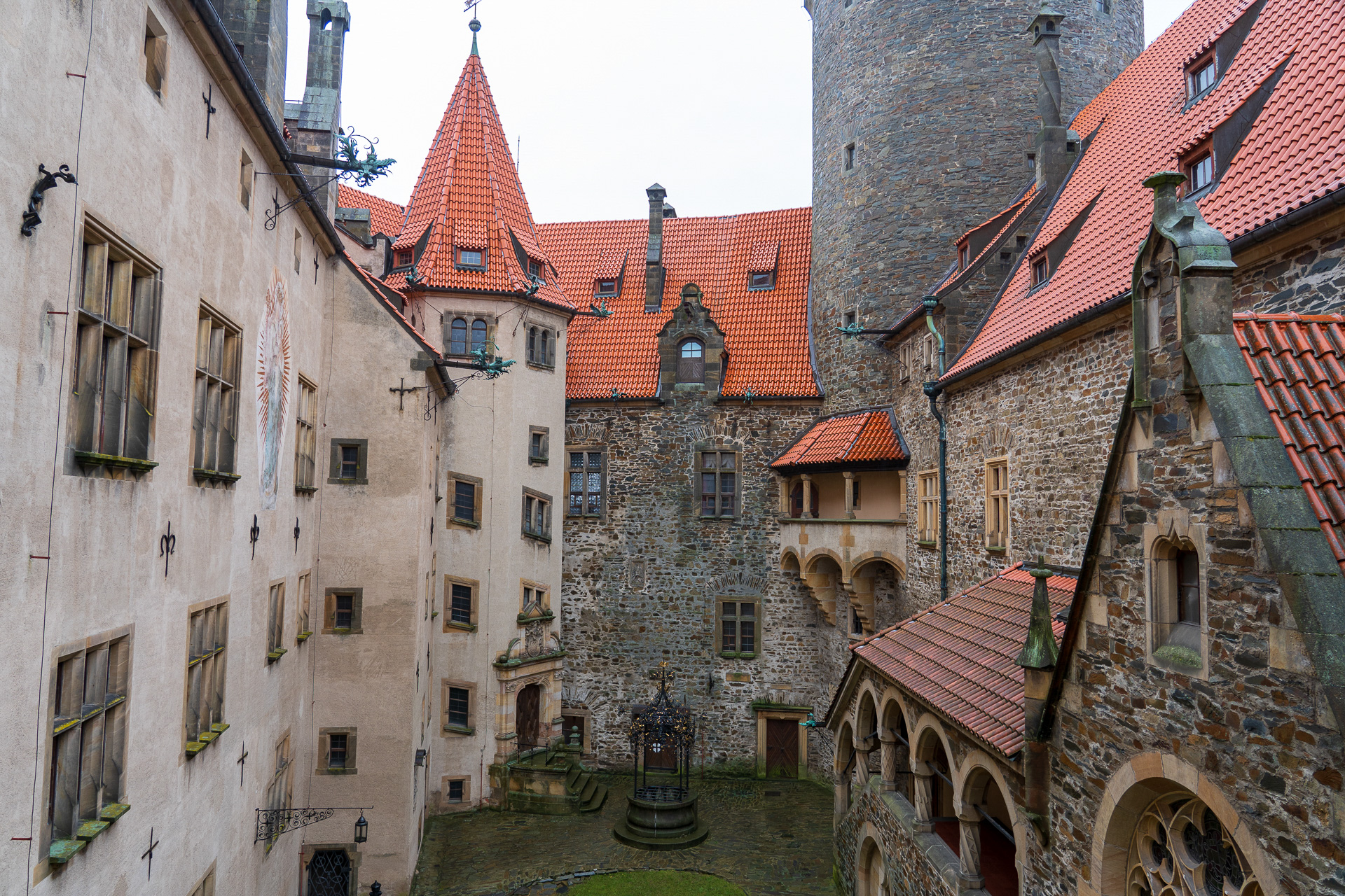 2階部分から中庭を見下ろしたところ