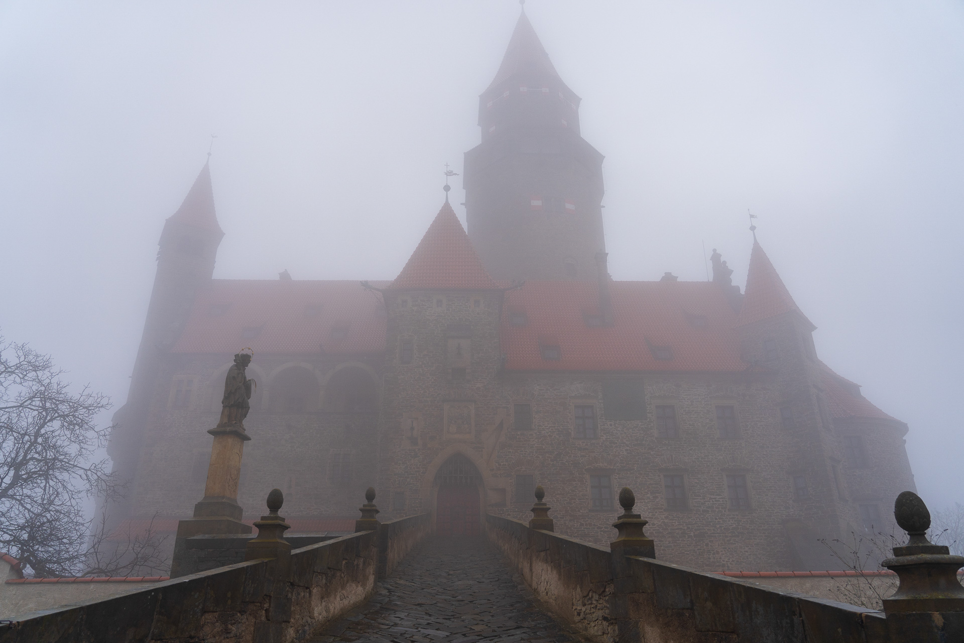 帰るころはすっかり霧に包まれてしまったボウゾフ城