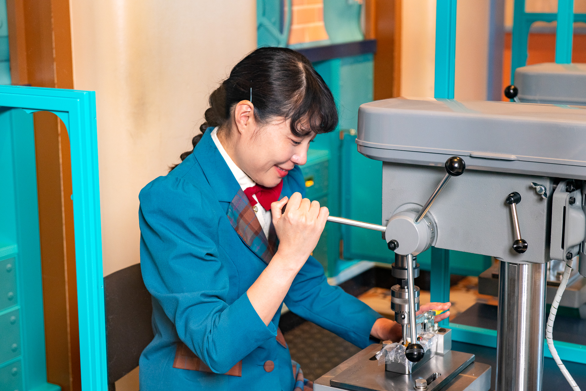 組み立て作業が目の前で見学できるのもワクワク度を上げてくれる