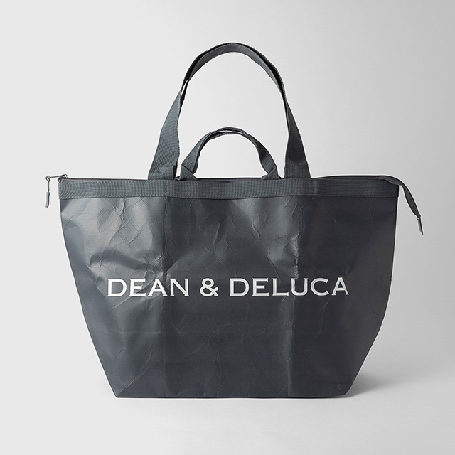 DEAN＆DELUCAが「トラベルバッグ チャコールグレー」を発売