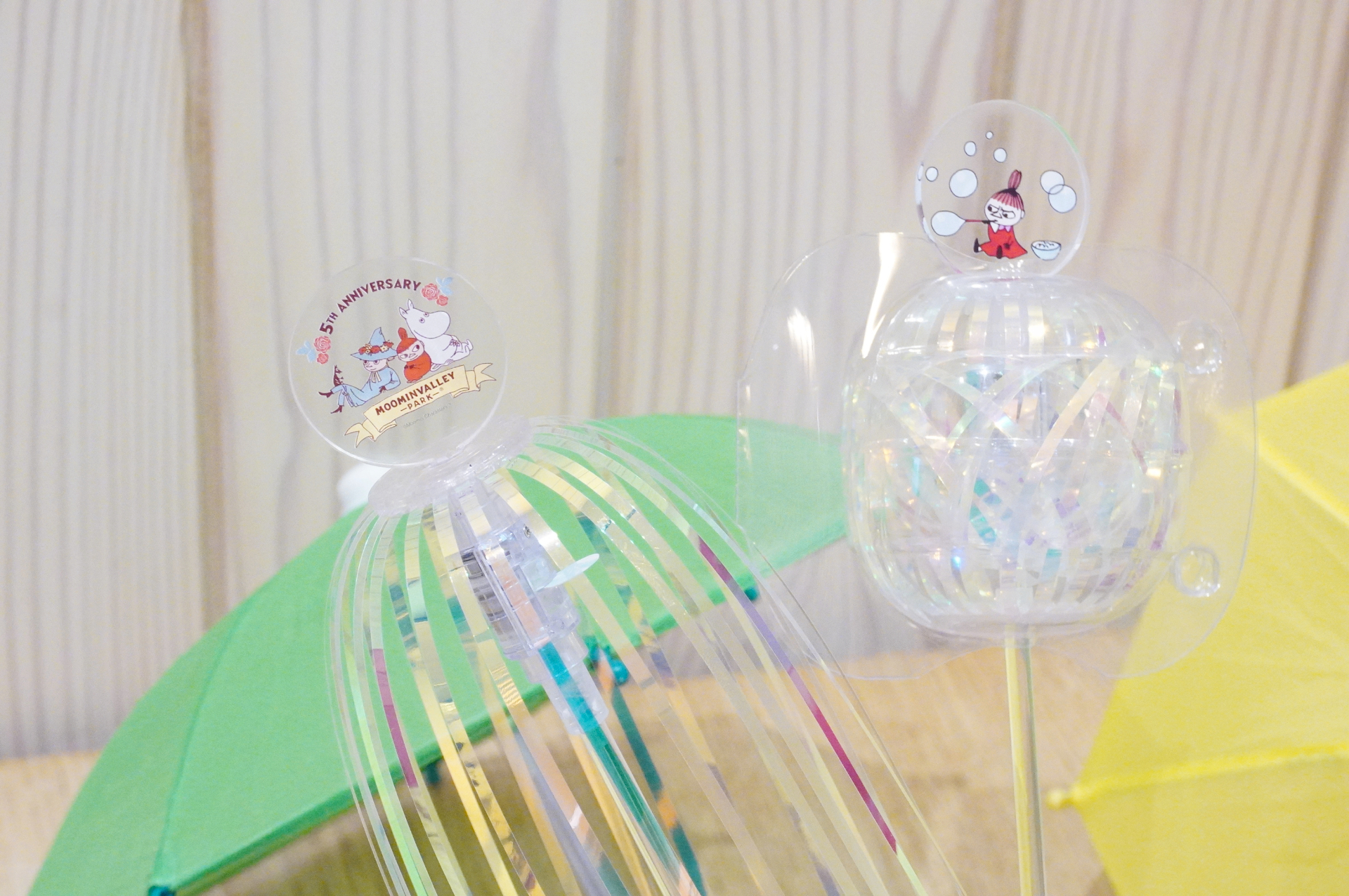 絵柄はムーミンバレーパーク5周年ロゴとシャボン玉を吹くリトルミイを描いた2種類