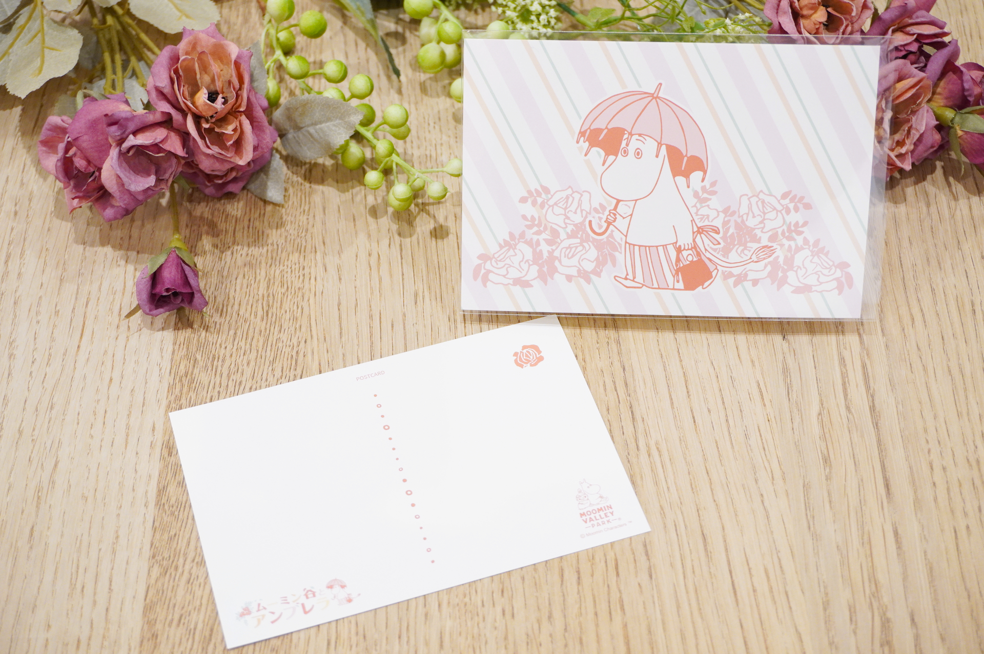 ムーミンママを描いた「ムーミン谷とアンブレラ」限定ポストカード（1枚250円）