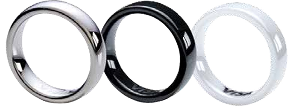 カラーはBLACK/WHITE/SILVERの3色