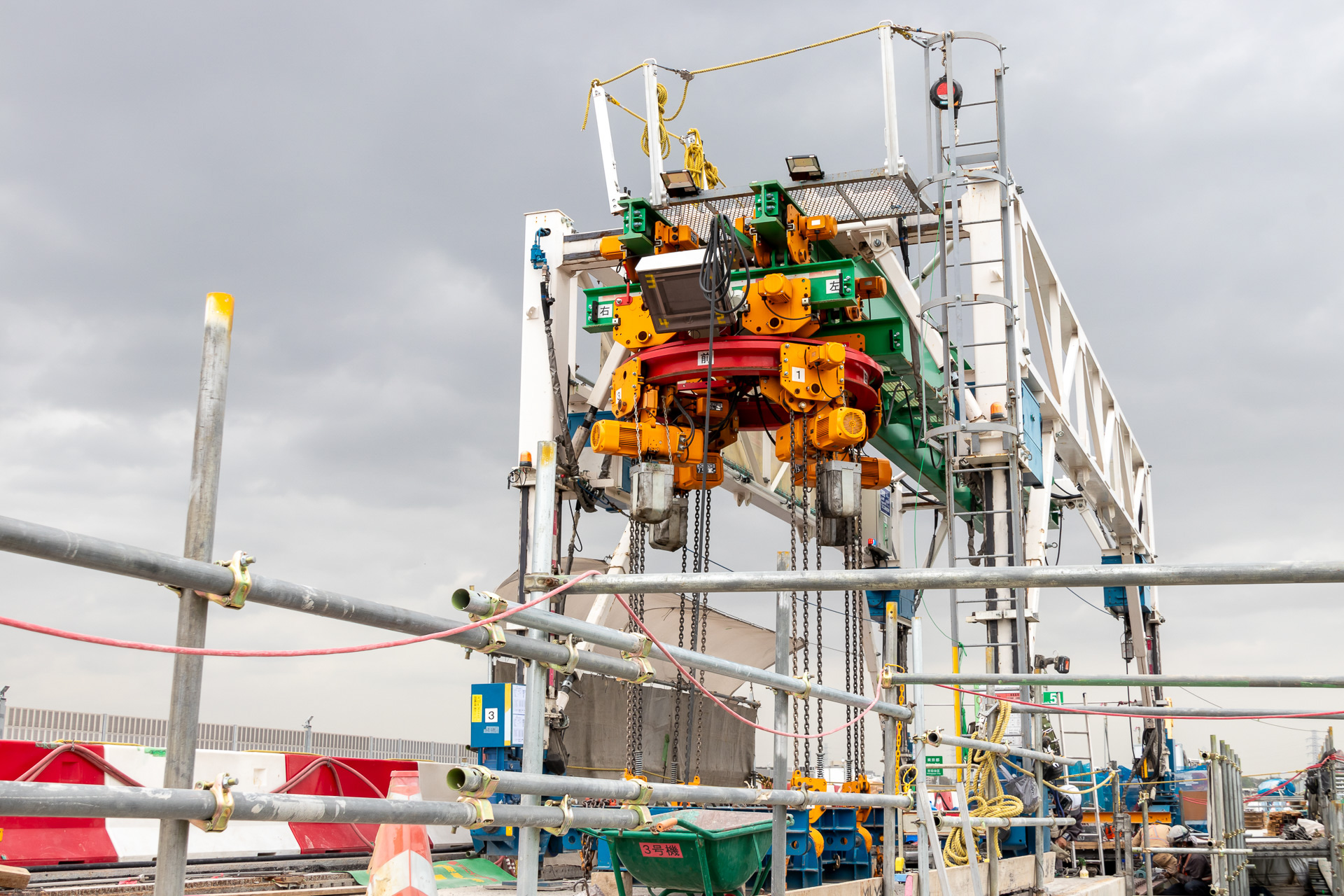 現場では3台のハイウェイストライダーが稼働していた（STEP2では4台が稼働）