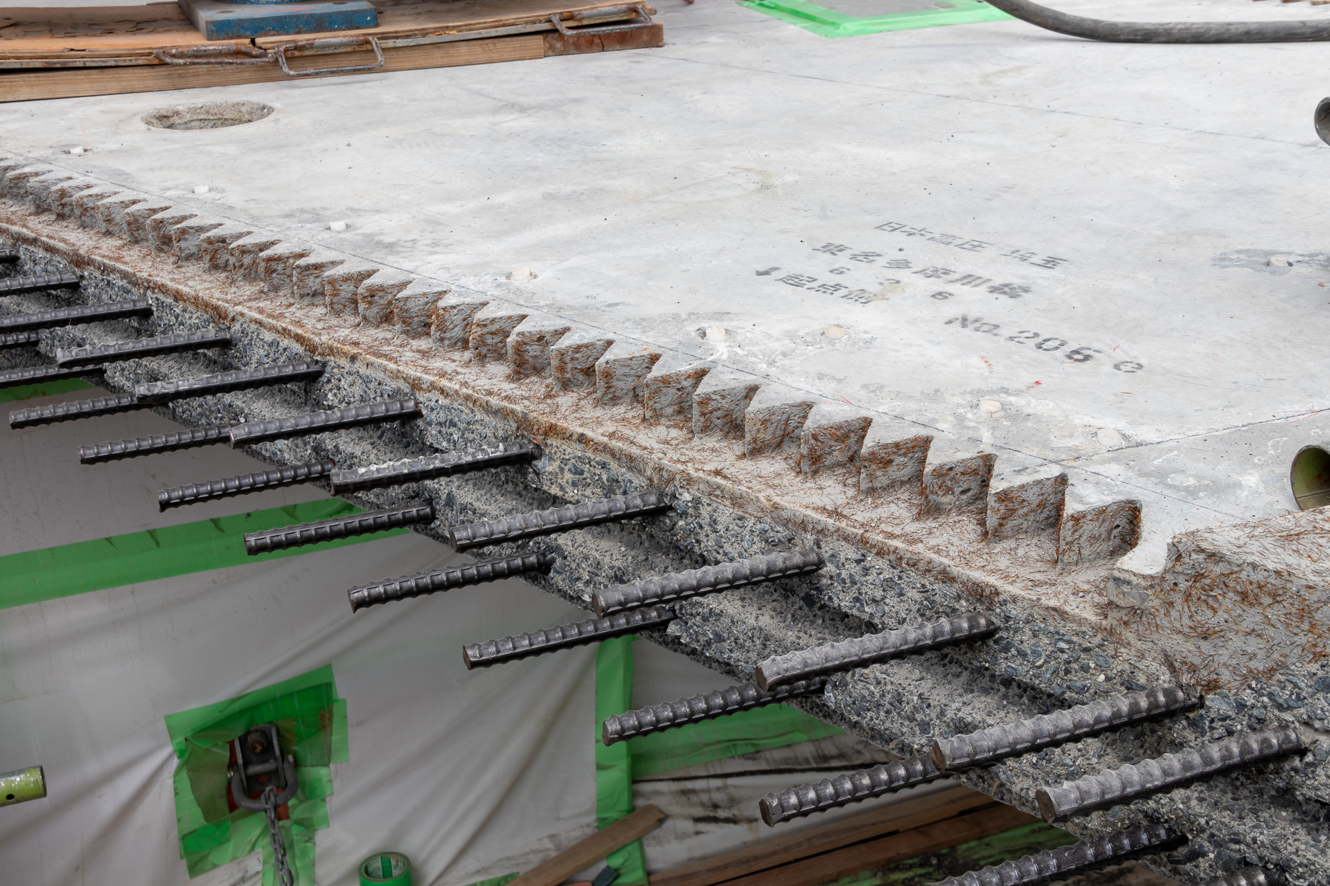 超高強度繊維補強コンクリートでできている床版