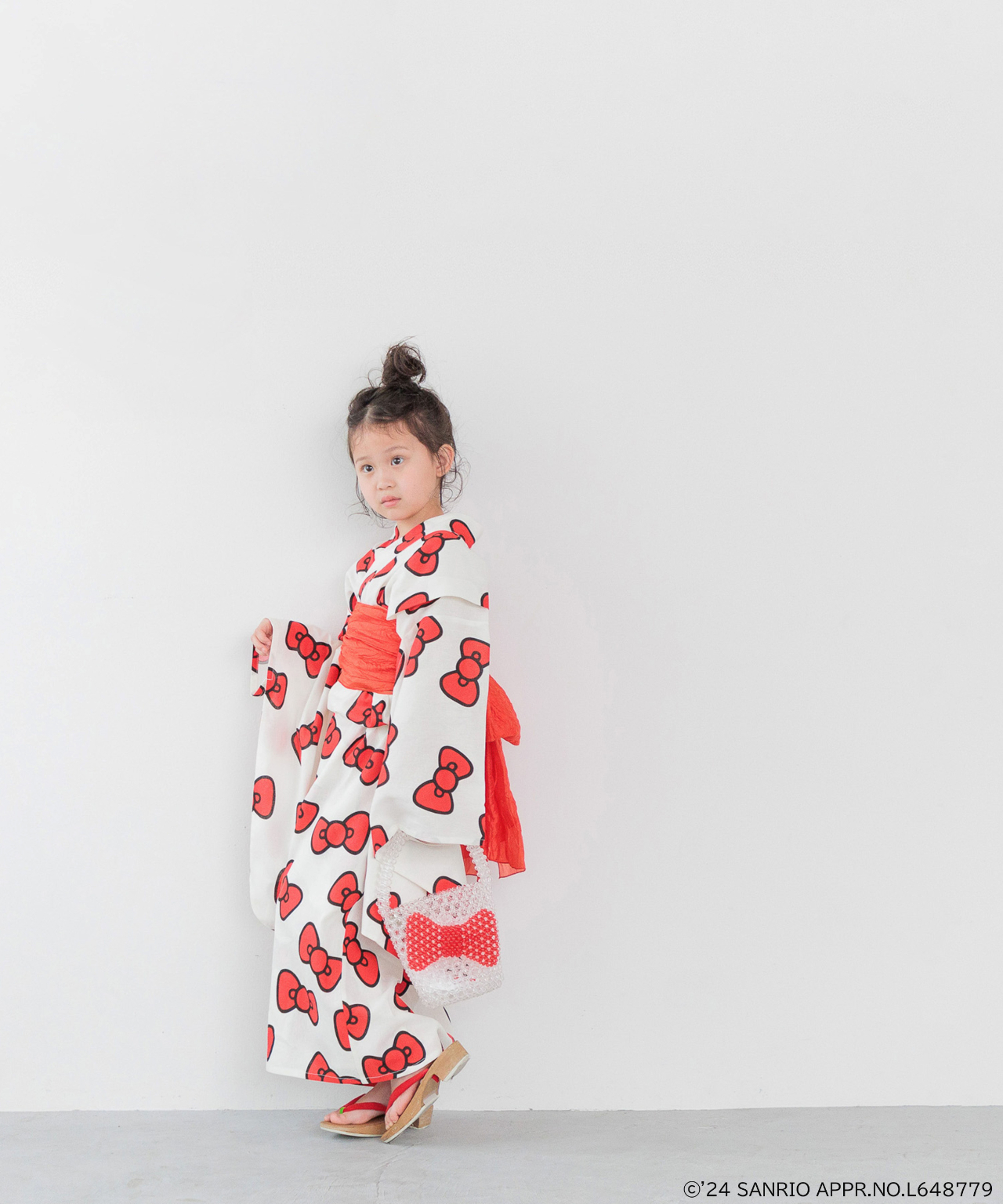 ママや姉妹とお揃いで着られるキッズ用「K/KITTYユカタ」。110/130/150cmの3サイズで2色展開