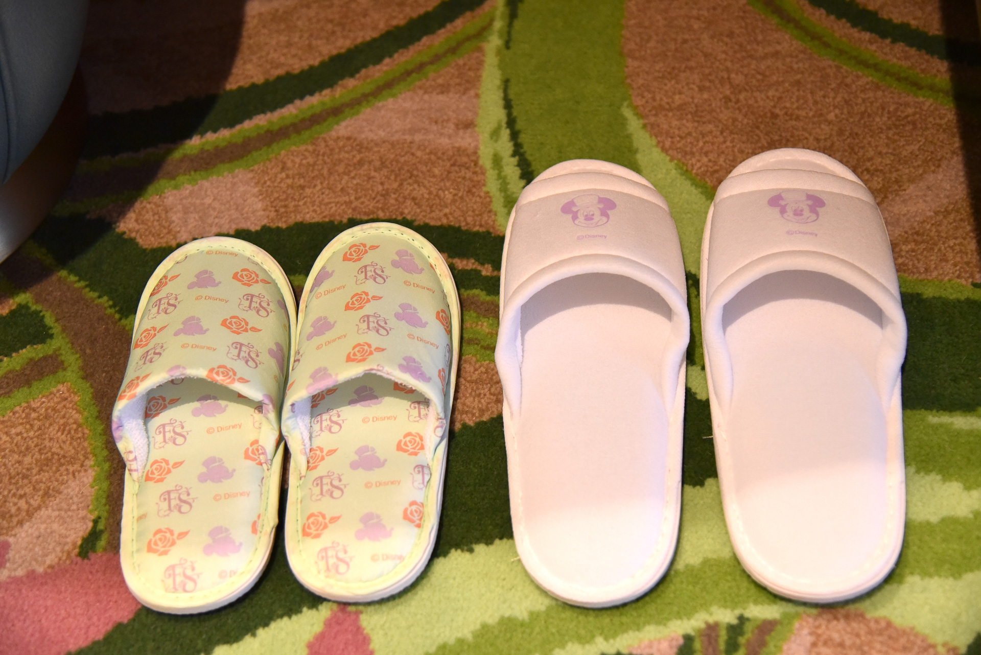 スリッパなどもオリジナルデザインだ